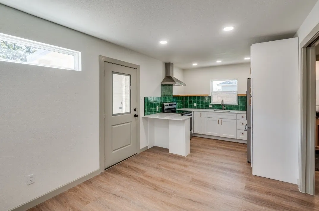 Single Family Residence For Sale in Dallas County , 2433 Southwood Drive, Dallas, Texas 75233, 2 Bedroom, 1 Bathroom, Garage spaces, 1,139 Sqft, built in 1952, mls#21374027, Real Estate Agent in Dallas, Homes For Sale in Dallas county, Homes For Sale in Dallas, Realtor in Dallas Texas, Real Estate Brokerage Independent Realty Texas, Luminita Cordes Realtor