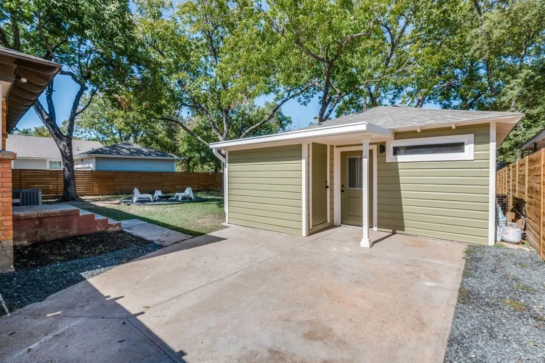 Single Family Residence For Sale in Dallas County , 2433 Southwood Drive, Dallas, Texas 75233, 2 Bedroom, 1 Bathroom, Garage spaces, 1,139 Sqft, built in 1952, mls#21374027, Real Estate Agent in Dallas, Homes For Sale in Dallas county, Homes For Sale in Dallas, Realtor in Dallas Texas, Real Estate Brokerage Independent Realty Texas, Luminita Cordes Realtor