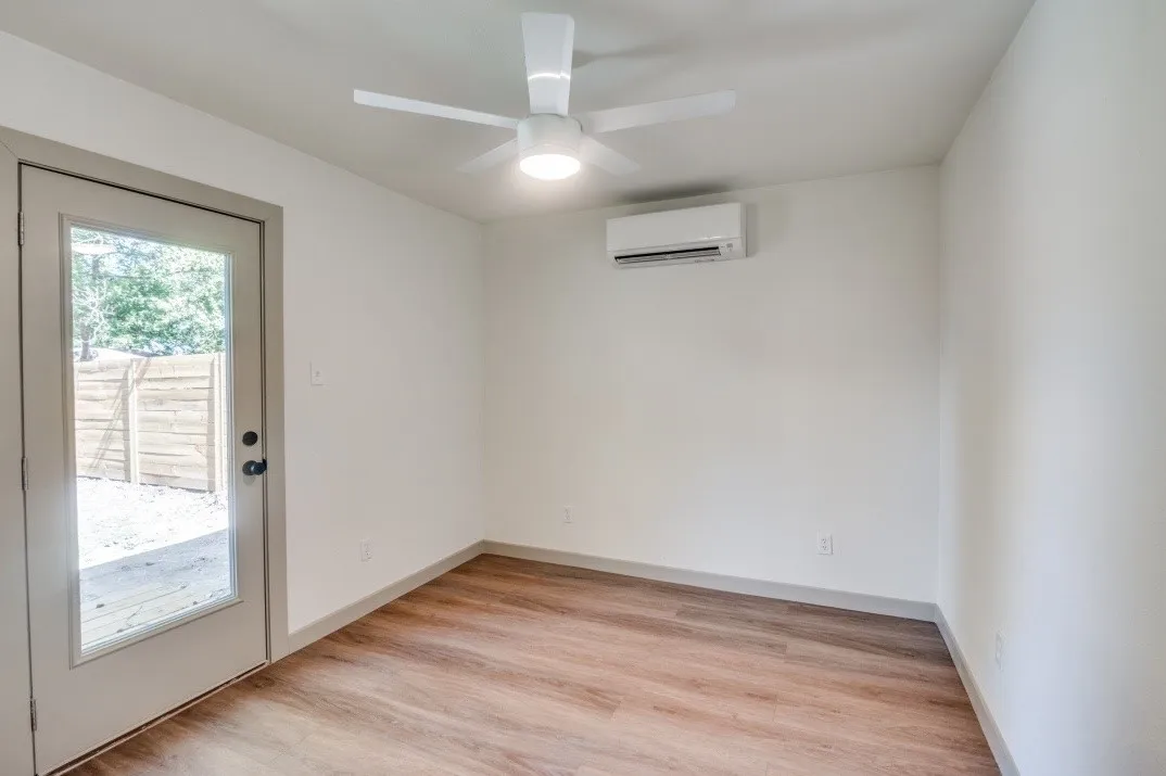 Single Family Residence For Sale in Dallas County , 2433 Southwood Drive, Dallas, Texas 75233, 2 Bedroom, 1 Bathroom, Garage spaces, 1,139 Sqft, built in 1952, mls#21374027, Real Estate Agent in Dallas, Homes For Sale in Dallas county, Homes For Sale in Dallas, Realtor in Dallas Texas, Real Estate Brokerage Independent Realty Texas, Luminita Cordes Realtor