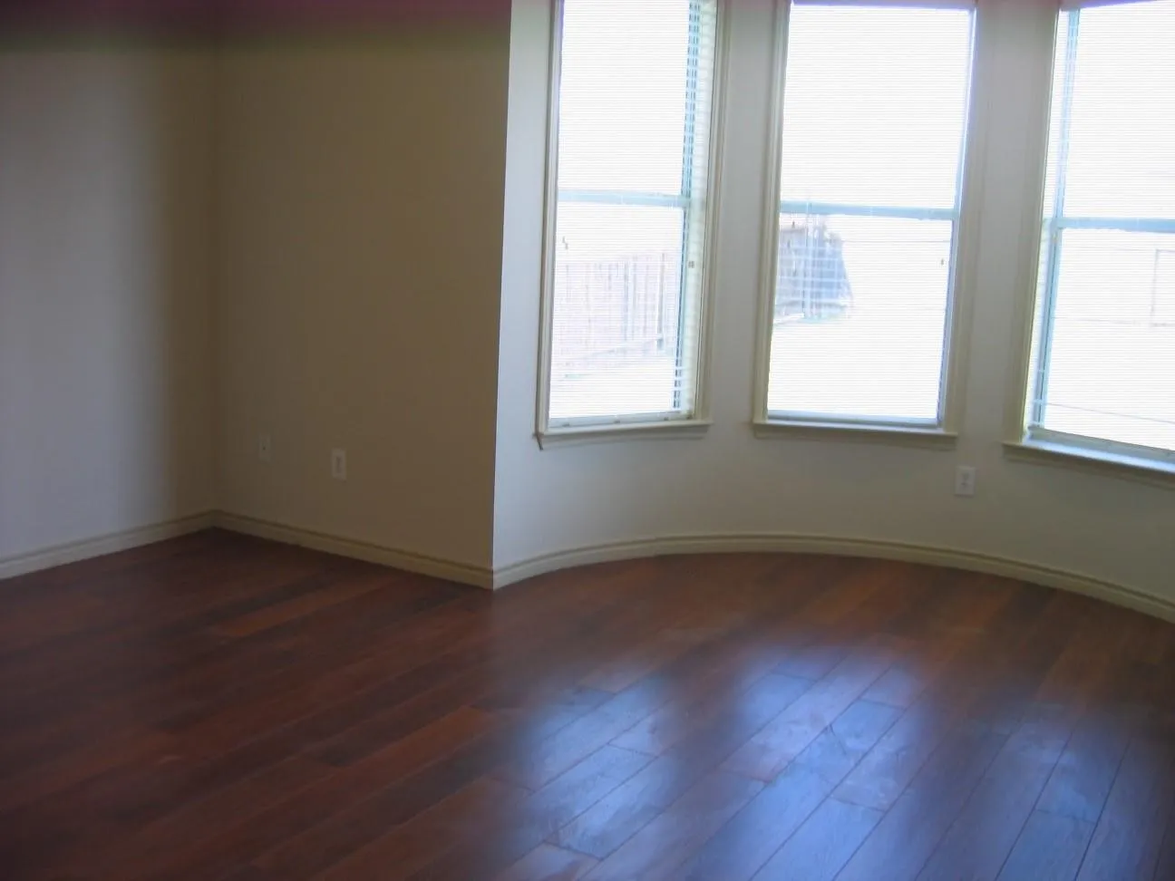 Single Family Residence For Rent in Denton County , 3410 Somerset Lane, Frisco, Texas 75033, 4 Bedroom, 3 Bathroom, 2 Garage spaces, 2,823 Sqft, built in 2005, mls#21374637, Real Estate Agent in Frisco, Homes For Rent in Denton county, Homes For Rent in Frisco, Realtor in Frisco Texas, Real Estate Brokerage Independent Realty Texas, Luminita Cordes Realtor