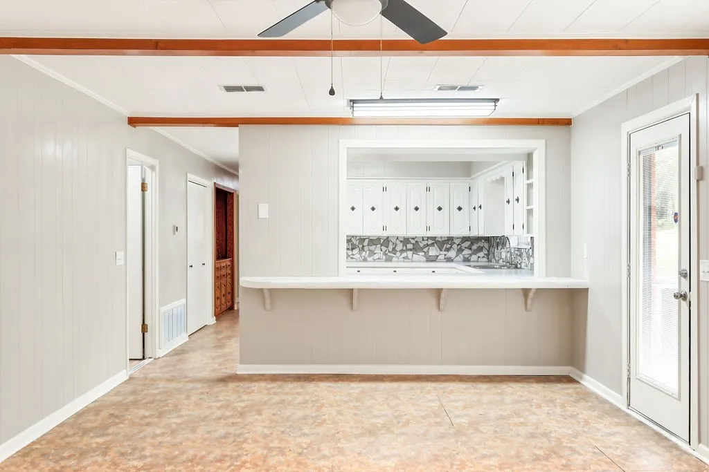 Single Family Residence For Sale in Morris County , 1004 Sunset Drive, Daingerfield, Texas 75638, 4 Bedroom, 3 Bathroom, 2 Garage spaces, 1,584 Sqft, built in 1968, mls#21358211, Real Estate Agent in Daingerfield, Homes For Sale in Morris county, Homes For Sale in Daingerfield, Realtor in Daingerfield Texas, Real Estate Brokerage Independent Realty Texas, Luminita Cordes Realtor
