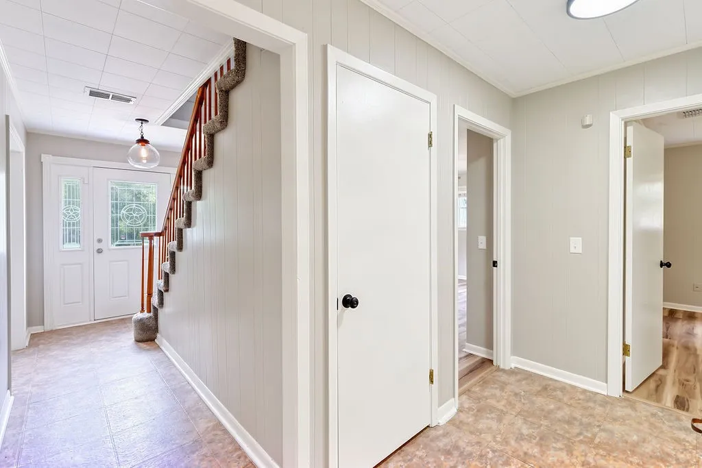 Single Family Residence For Sale in Morris County , 1004 Sunset Drive, Daingerfield, Texas 75638, 4 Bedroom, 3 Bathroom, 2 Garage spaces, 1,584 Sqft, built in 1968, mls#21358211, Real Estate Agent in Daingerfield, Homes For Sale in Morris county, Homes For Sale in Daingerfield, Realtor in Daingerfield Texas, Real Estate Brokerage Independent Realty Texas, Luminita Cordes Realtor
