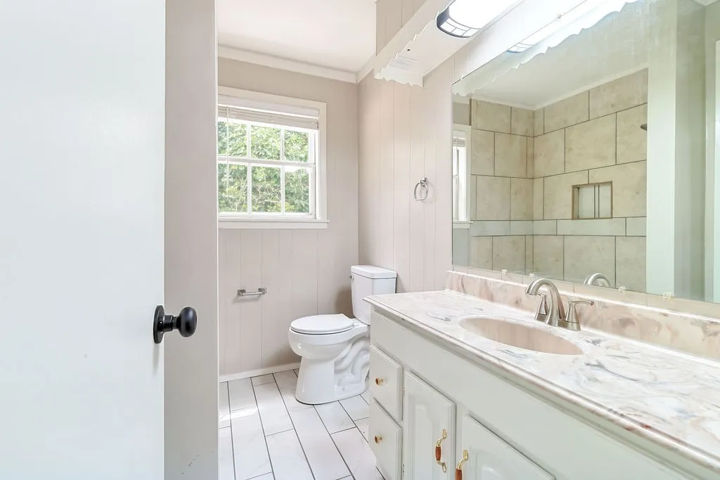 Single Family Residence For Sale in Morris County , 1004 Sunset Drive, Daingerfield, Texas 75638, 4 Bedroom, 3 Bathroom, 2 Garage spaces, 1,584 Sqft, built in 1968, mls#21358211, Real Estate Agent in Daingerfield, Homes For Sale in Morris county, Homes For Sale in Daingerfield, Realtor in Daingerfield Texas, Real Estate Brokerage Independent Realty Texas, Luminita Cordes Realtor
