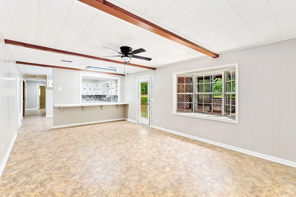 Single Family Residence For Sale in Morris County , 1004 Sunset Drive, Daingerfield, Texas 75638, 4 Bedroom, 3 Bathroom, 2 Garage spaces, 1,584 Sqft, built in 1968, mls#21358211, Real Estate Agent in Daingerfield, Homes For Sale in Morris county, Homes For Sale in Daingerfield, Realtor in Daingerfield Texas, Real Estate Brokerage Independent Realty Texas, Luminita Cordes Realtor