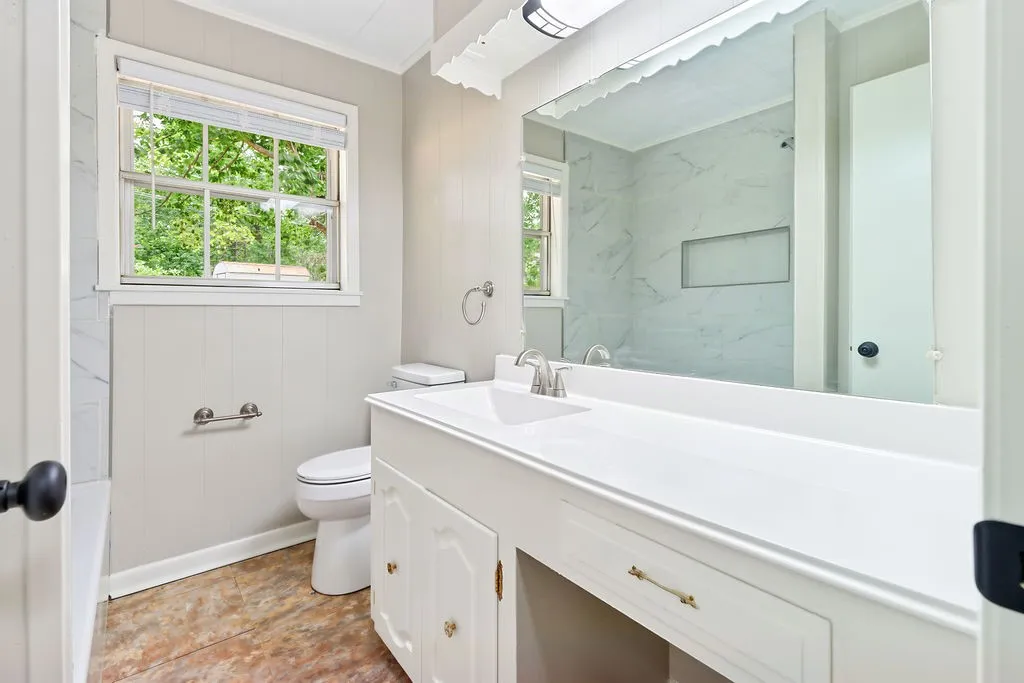 Single Family Residence For Sale in Morris County , 1004 Sunset Drive, Daingerfield, Texas 75638, 4 Bedroom, 3 Bathroom, 2 Garage spaces, 1,584 Sqft, built in 1968, mls#21358211, Real Estate Agent in Daingerfield, Homes For Sale in Morris county, Homes For Sale in Daingerfield, Realtor in Daingerfield Texas, Real Estate Brokerage Independent Realty Texas, Luminita Cordes Realtor
