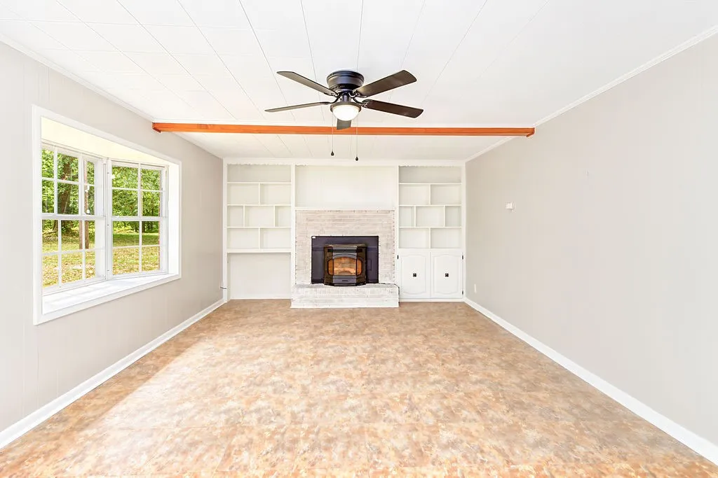 Single Family Residence For Sale in Morris County , 1004 Sunset Drive, Daingerfield, Texas 75638, 4 Bedroom, 3 Bathroom, 2 Garage spaces, 1,584 Sqft, built in 1968, mls#21358211, Real Estate Agent in Daingerfield, Homes For Sale in Morris county, Homes For Sale in Daingerfield, Realtor in Daingerfield Texas, Real Estate Brokerage Independent Realty Texas, Luminita Cordes Realtor
