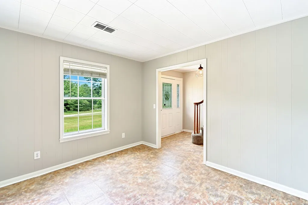 Single Family Residence For Sale in Morris County , 1004 Sunset Drive, Daingerfield, Texas 75638, 4 Bedroom, 3 Bathroom, 2 Garage spaces, 1,584 Sqft, built in 1968, mls#21358211, Real Estate Agent in Daingerfield, Homes For Sale in Morris county, Homes For Sale in Daingerfield, Realtor in Daingerfield Texas, Real Estate Brokerage Independent Realty Texas, Luminita Cordes Realtor