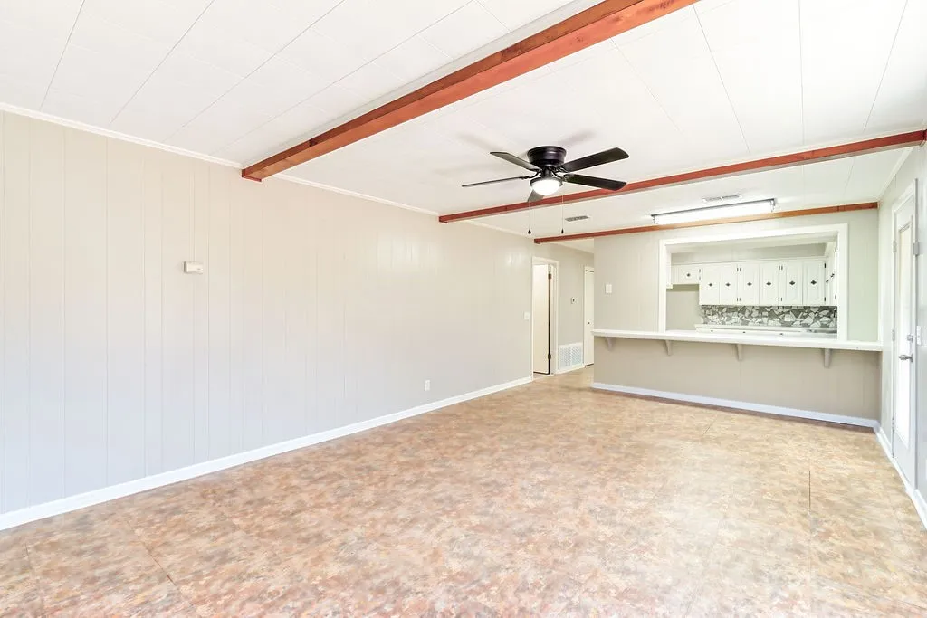 Single Family Residence For Sale in Morris County , 1004 Sunset Drive, Daingerfield, Texas 75638, 4 Bedroom, 3 Bathroom, 2 Garage spaces, 1,584 Sqft, built in 1968, mls#21358211, Real Estate Agent in Daingerfield, Homes For Sale in Morris county, Homes For Sale in Daingerfield, Realtor in Daingerfield Texas, Real Estate Brokerage Independent Realty Texas, Luminita Cordes Realtor