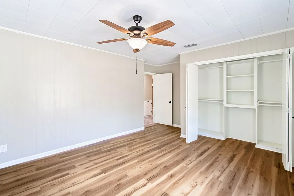 Single Family Residence For Sale in Morris County , 1004 Sunset Drive, Daingerfield, Texas 75638, 4 Bedroom, 3 Bathroom, 2 Garage spaces, 1,584 Sqft, built in 1968, mls#21358211, Real Estate Agent in Daingerfield, Homes For Sale in Morris county, Homes For Sale in Daingerfield, Realtor in Daingerfield Texas, Real Estate Brokerage Independent Realty Texas, Luminita Cordes Realtor