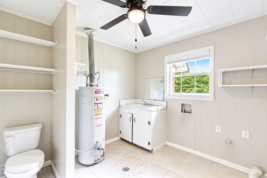 Single Family Residence For Sale in Morris County , 1004 Sunset Drive, Daingerfield, Texas 75638, 4 Bedroom, 3 Bathroom, 2 Garage spaces, 1,584 Sqft, built in 1968, mls#21358211, Real Estate Agent in Daingerfield, Homes For Sale in Morris county, Homes For Sale in Daingerfield, Realtor in Daingerfield Texas, Real Estate Brokerage Independent Realty Texas, Luminita Cordes Realtor