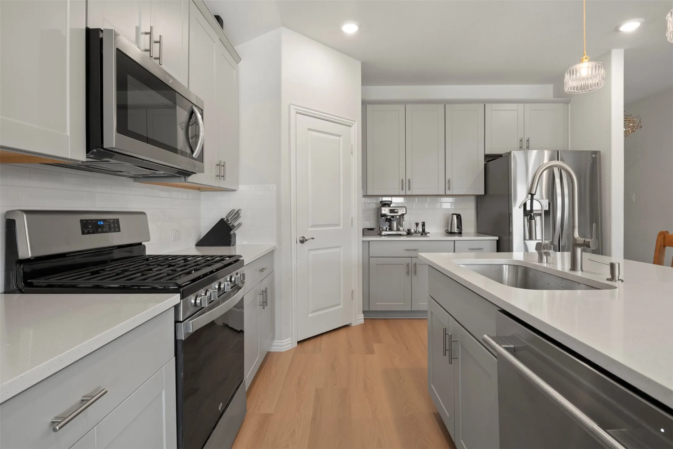 Single Family Residence For Rent in Denton County , 1612 Gold Mine Trail, Aubrey, Texas 76227, 3 Bedroom, 2 Bathroom, 2 Garage spaces, 1,659 Sqft, built in 2020, mls#21373835, Real Estate Agent in Aubrey, Homes For Rent in Denton county, Homes For Rent in Aubrey, Realtor in Aubrey Texas, Real Estate Brokerage Independent Realty Texas, Luminita Cordes Realtor
