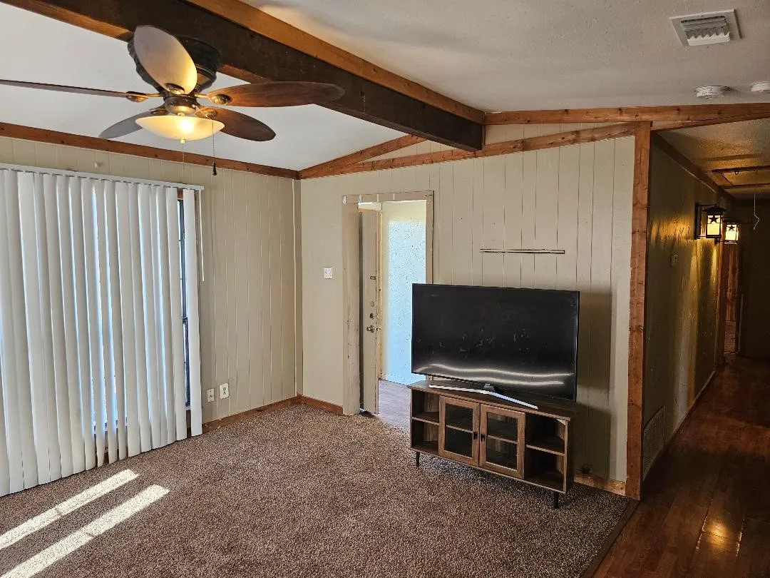 Single Family Residence For Rent in Collin County , 13022 N State Highway 121, Anna, Texas 75409, 3 Bedroom, 2 Bathroom, Garage spaces, 1,400 Sqft, built in 1980, mls#21366075, Real Estate Agent in Anna, Homes For Rent in Collin county, Homes For Rent in Anna, Realtor in Anna Texas, Real Estate Brokerage Independent Realty Texas, Luminita Cordes Realtor