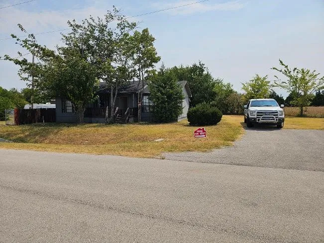 Single Family Residence For Rent in Collin County , 13022 N State Highway 121, Anna, Texas 75409, 3 Bedroom, 2 Bathroom, Garage spaces, 1,400 Sqft, built in 1980, mls#21366075, Real Estate Agent in Anna, Homes For Rent in Collin county, Homes For Rent in Anna, Realtor in Anna Texas, Real Estate Brokerage Independent Realty Texas, Luminita Cordes Realtor
