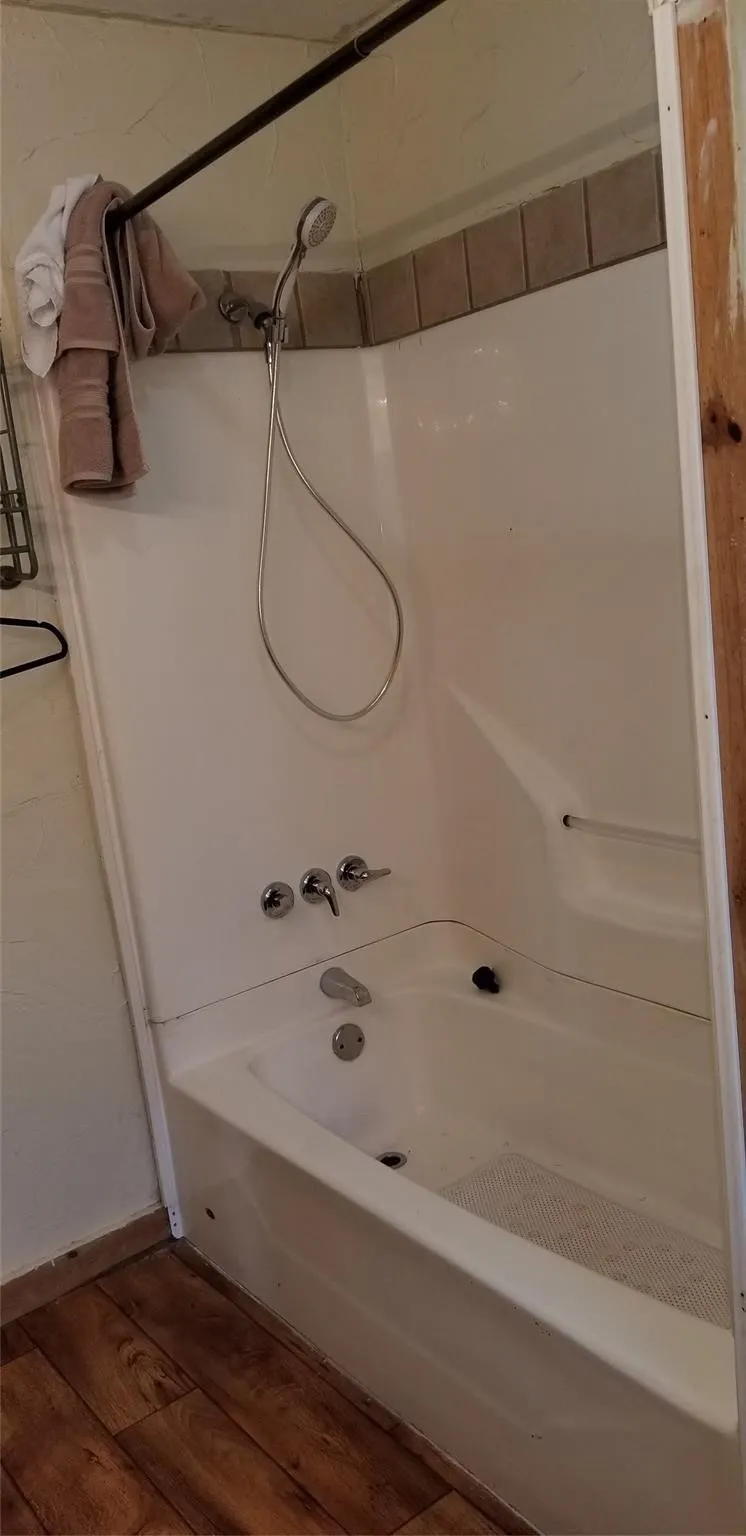 Single Family Residence For Rent in Collin County , 13022 N State Highway 121, Anna, Texas 75409, 3 Bedroom, 2 Bathroom, Garage spaces, 1,400 Sqft, built in 1980, mls#21366075, Real Estate Agent in Anna, Homes For Rent in Collin county, Homes For Rent in Anna, Realtor in Anna Texas, Real Estate Brokerage Independent Realty Texas, Luminita Cordes Realtor