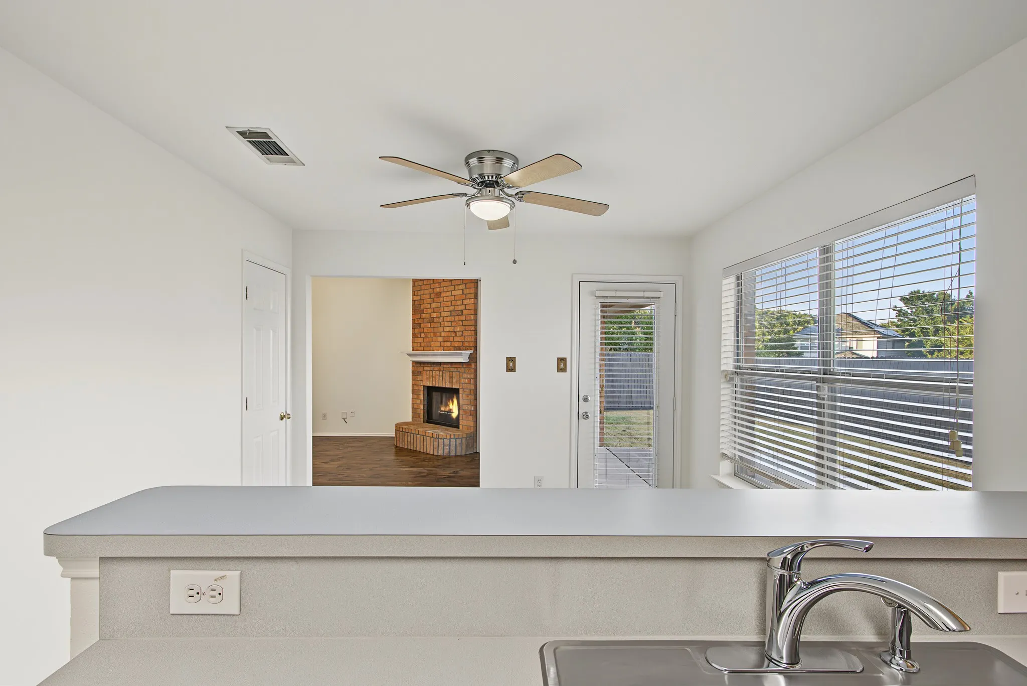 Single Family Residence For Rent in Collin County , 2712 Douglas Drive, Mc Kinney, Texas 75071, 3 Bedroom, 2 Bathroom, 2 Garage spaces, 1,312 Sqft, built in 2003, mls#21375087, Real Estate Agent in Mc Kinney, Homes For Rent in Collin county, Homes For Rent in Mc Kinney, Realtor in Mc Kinney Texas, Real Estate Brokerage Independent Realty Texas, Luminita Cordes Realtor