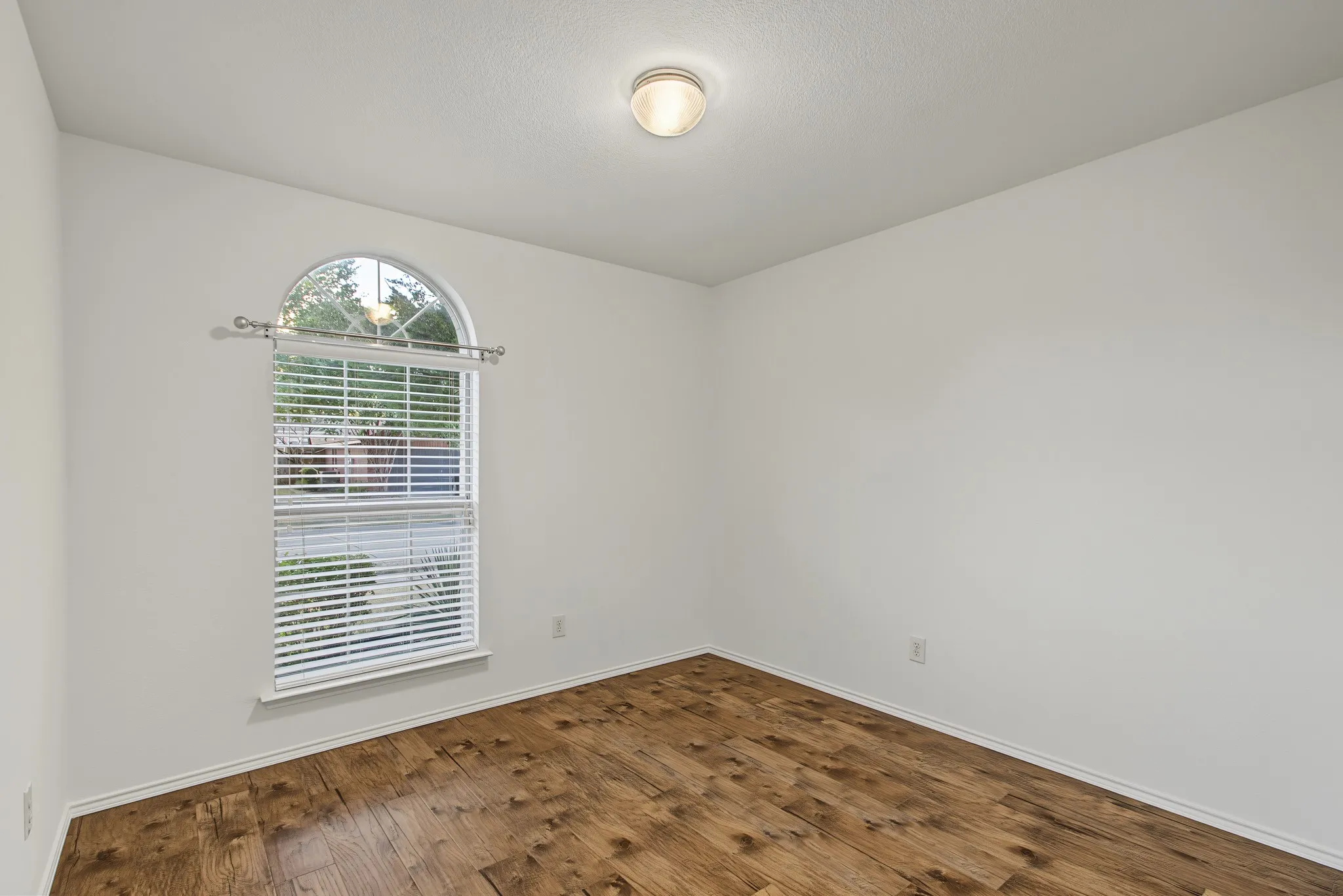 Single Family Residence For Rent in Collin County , 2712 Douglas Drive, Mc Kinney, Texas 75071, 3 Bedroom, 2 Bathroom, 2 Garage spaces, 1,312 Sqft, built in 2003, mls#21375087, Real Estate Agent in Mc Kinney, Homes For Rent in Collin county, Homes For Rent in Mc Kinney, Realtor in Mc Kinney Texas, Real Estate Brokerage Independent Realty Texas, Luminita Cordes Realtor