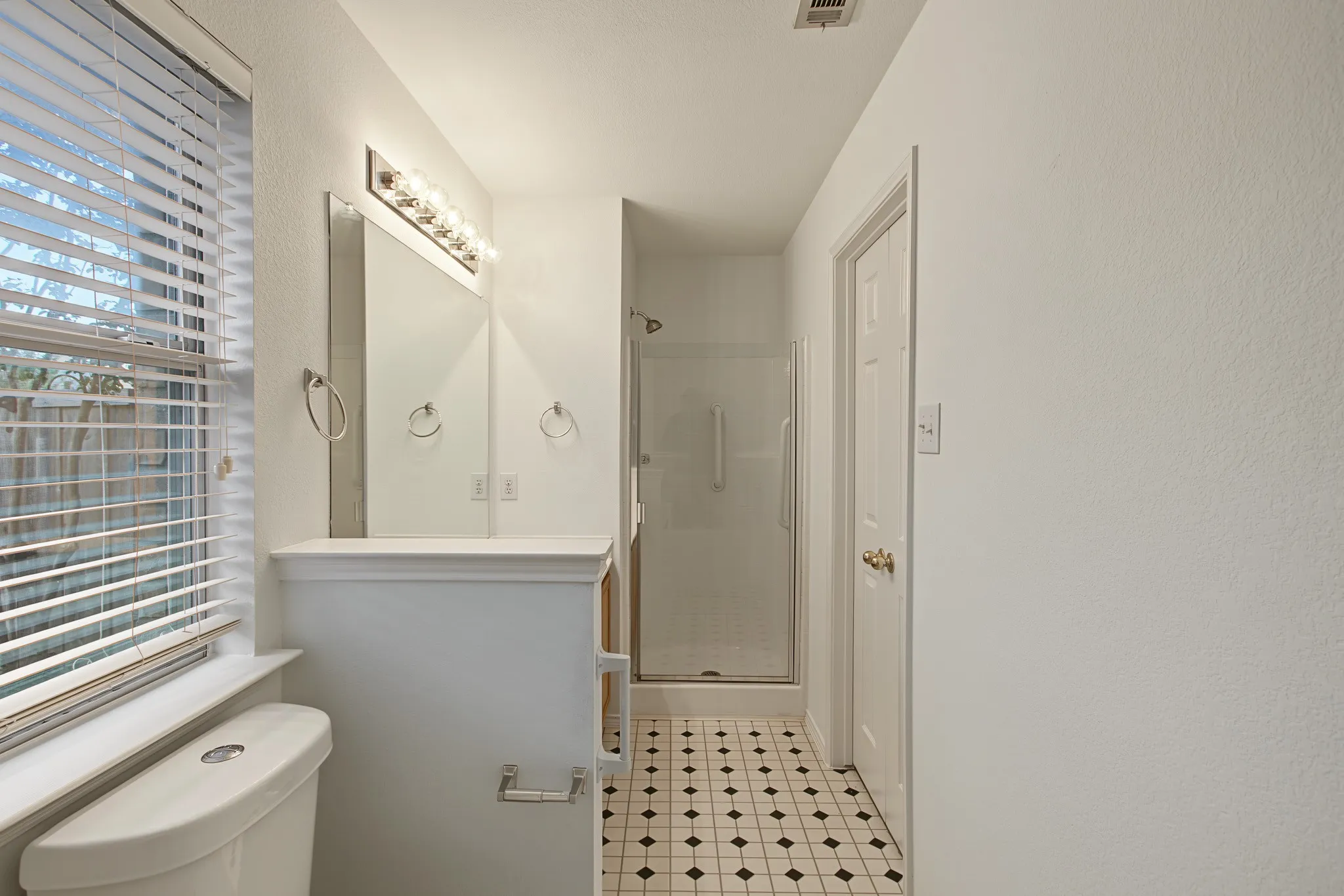 Single Family Residence For Rent in Collin County , 2712 Douglas Drive, Mc Kinney, Texas 75071, 3 Bedroom, 2 Bathroom, 2 Garage spaces, 1,312 Sqft, built in 2003, mls#21375087, Real Estate Agent in Mc Kinney, Homes For Rent in Collin county, Homes For Rent in Mc Kinney, Realtor in Mc Kinney Texas, Real Estate Brokerage Independent Realty Texas, Luminita Cordes Realtor