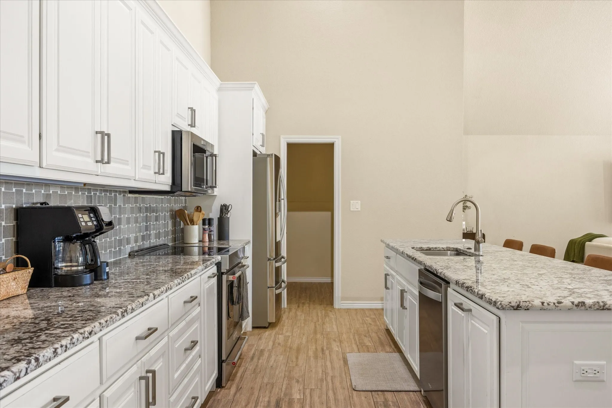 Single Family Residence For Sale in Hood County , 4100 Apache Trail Court, Granbury, Texas 76048, 3 Bedroom, 3 Bathroom, 3 Garage spaces, 2,256 Sqft, built in 2019, mls#21375252, Real Estate Agent in Granbury, Homes For Sale in Hood county, Homes For Sale in Granbury, Realtor in Granbury Texas, Real Estate Brokerage Independent Realty Texas, Luminita Cordes Realtor