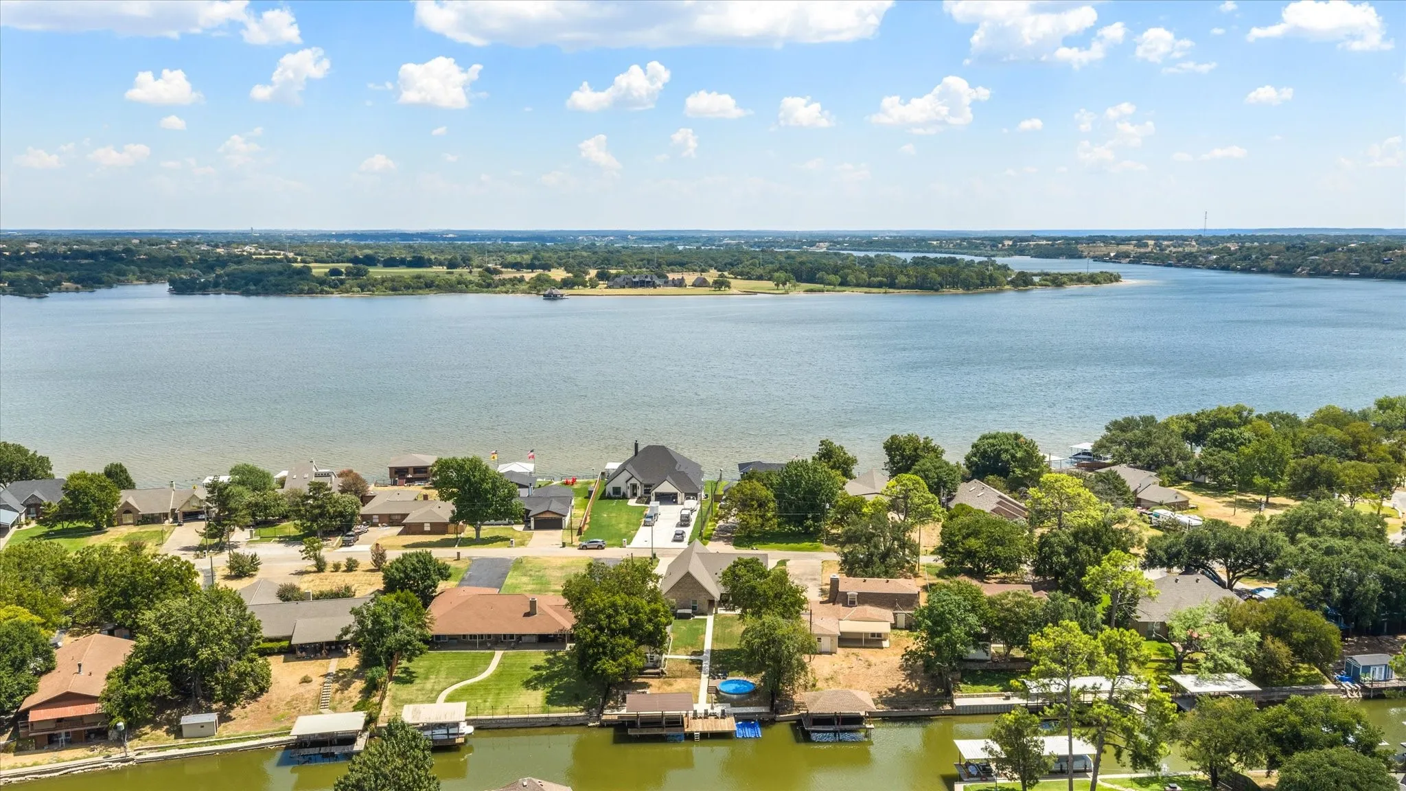 Single Family Residence For Sale in Hood County , 4100 Apache Trail Court, Granbury, Texas 76048, 3 Bedroom, 3 Bathroom, 3 Garage spaces, 2,256 Sqft, built in 2019, mls#21375252, Real Estate Agent in Granbury, Homes For Sale in Hood county, Homes For Sale in Granbury, Realtor in Granbury Texas, Real Estate Brokerage Independent Realty Texas, Luminita Cordes Realtor