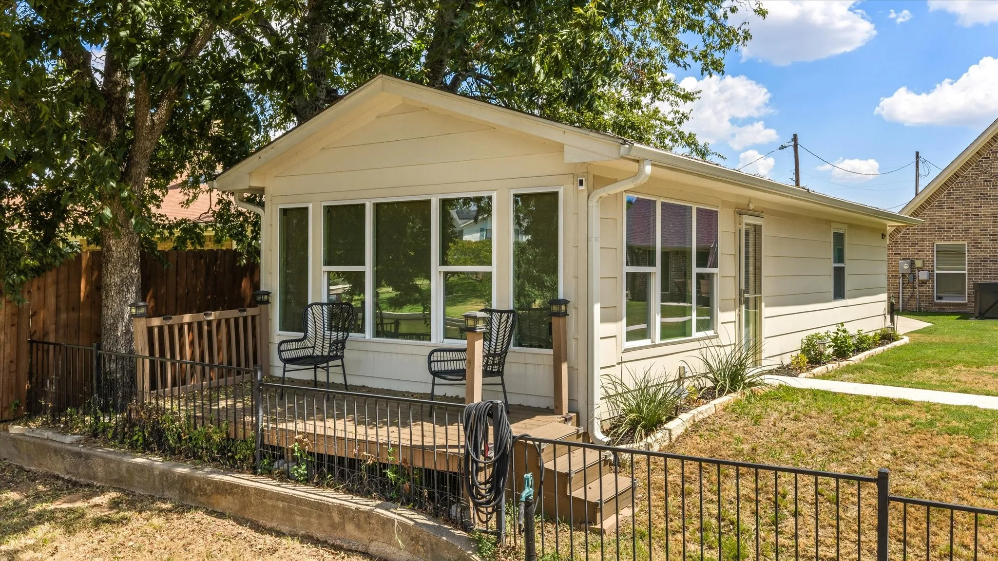 Single Family Residence For Sale in Hood County , 4100 Apache Trail Court, Granbury, Texas 76048, 3 Bedroom, 3 Bathroom, 3 Garage spaces, 2,256 Sqft, built in 2019, mls#21375252, Real Estate Agent in Granbury, Homes For Sale in Hood county, Homes For Sale in Granbury, Realtor in Granbury Texas, Real Estate Brokerage Independent Realty Texas, Luminita Cordes Realtor