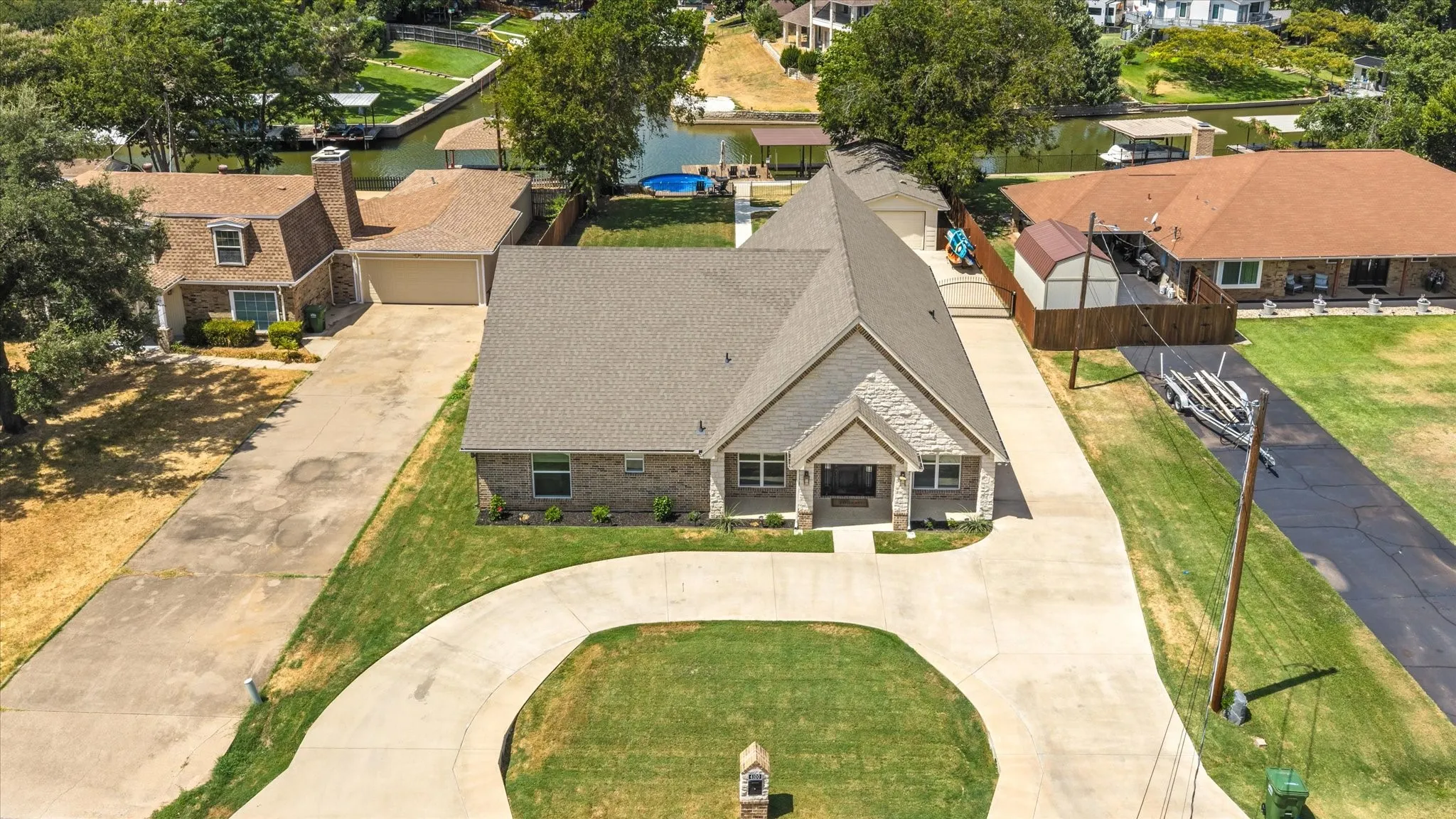 Single Family Residence For Sale in Hood County , 4100 Apache Trail Court, Granbury, Texas 76048, 3 Bedroom, 3 Bathroom, 3 Garage spaces, 2,256 Sqft, built in 2019, mls#21375252, Real Estate Agent in Granbury, Homes For Sale in Hood county, Homes For Sale in Granbury, Realtor in Granbury Texas, Real Estate Brokerage Independent Realty Texas, Luminita Cordes Realtor