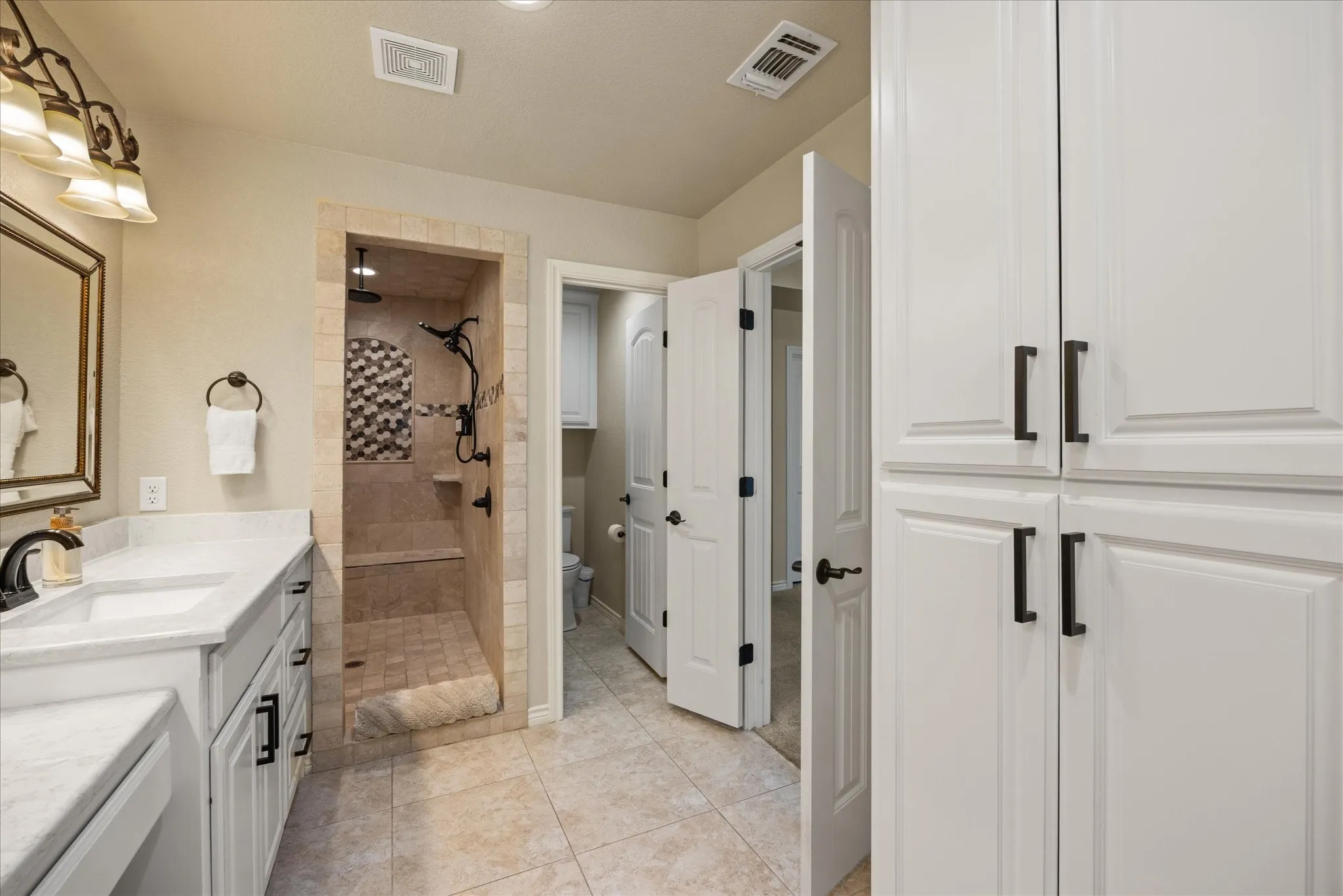 Single Family Residence For Sale in Hood County , 4100 Apache Trail Court, Granbury, Texas 76048, 3 Bedroom, 3 Bathroom, 3 Garage spaces, 2,256 Sqft, built in 2019, mls#21375252, Real Estate Agent in Granbury, Homes For Sale in Hood county, Homes For Sale in Granbury, Realtor in Granbury Texas, Real Estate Brokerage Independent Realty Texas, Luminita Cordes Realtor
