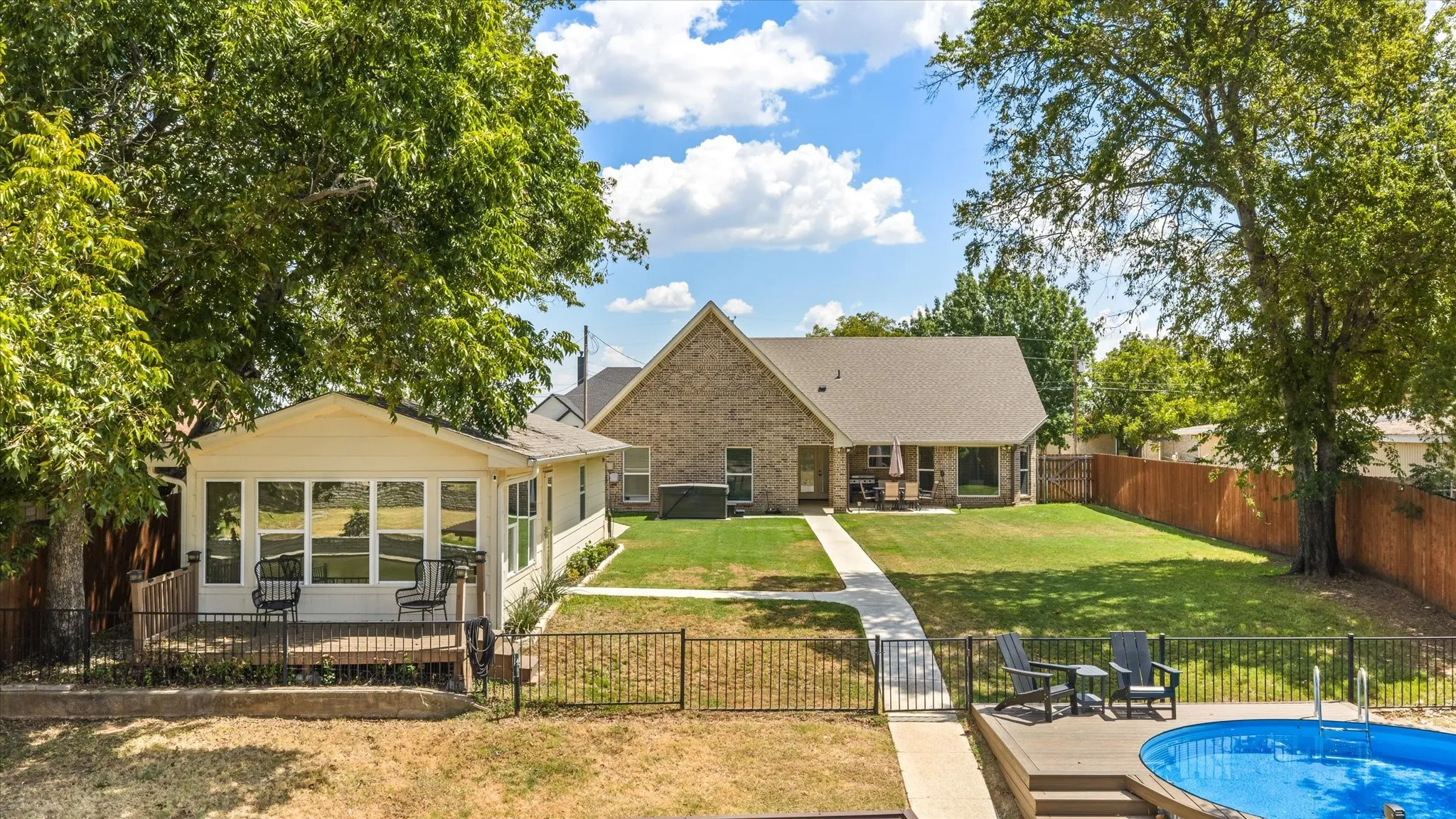 Single Family Residence For Sale in Hood County , 4100 Apache Trail Court, Granbury, Texas 76048, 3 Bedroom, 3 Bathroom, 3 Garage spaces, 2,256 Sqft, built in 2019, mls#21375252, Real Estate Agent in Granbury, Homes For Sale in Hood county, Homes For Sale in Granbury, Realtor in Granbury Texas, Real Estate Brokerage Independent Realty Texas, Luminita Cordes Realtor