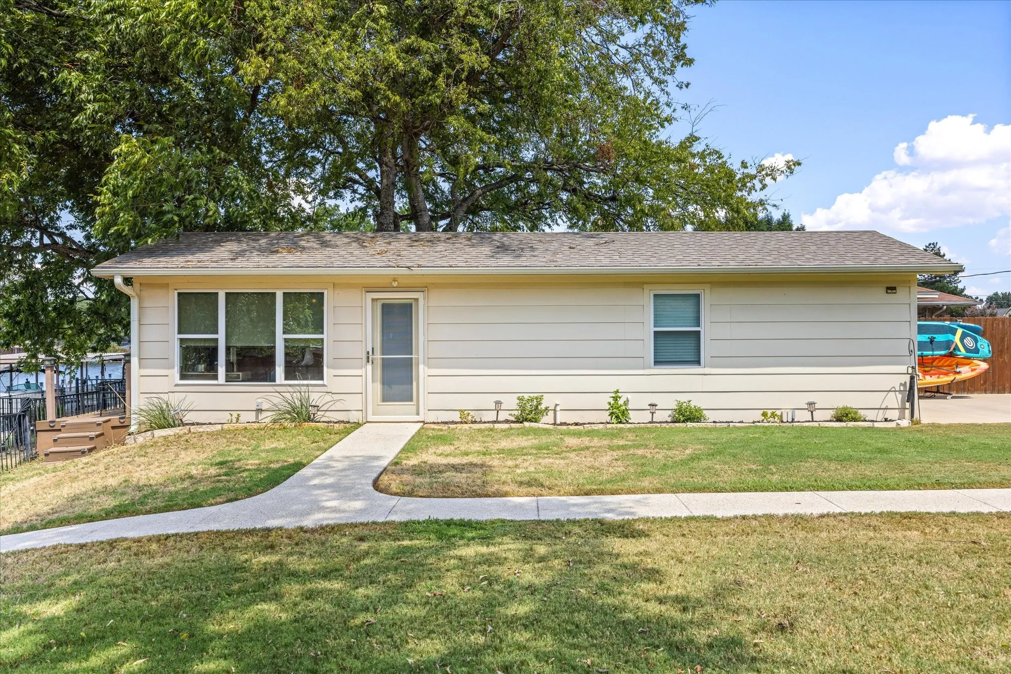 Single Family Residence For Sale in Hood County , 4100 Apache Trail Court, Granbury, Texas 76048, 3 Bedroom, 3 Bathroom, 3 Garage spaces, 2,256 Sqft, built in 2019, mls#21375252, Real Estate Agent in Granbury, Homes For Sale in Hood county, Homes For Sale in Granbury, Realtor in Granbury Texas, Real Estate Brokerage Independent Realty Texas, Luminita Cordes Realtor