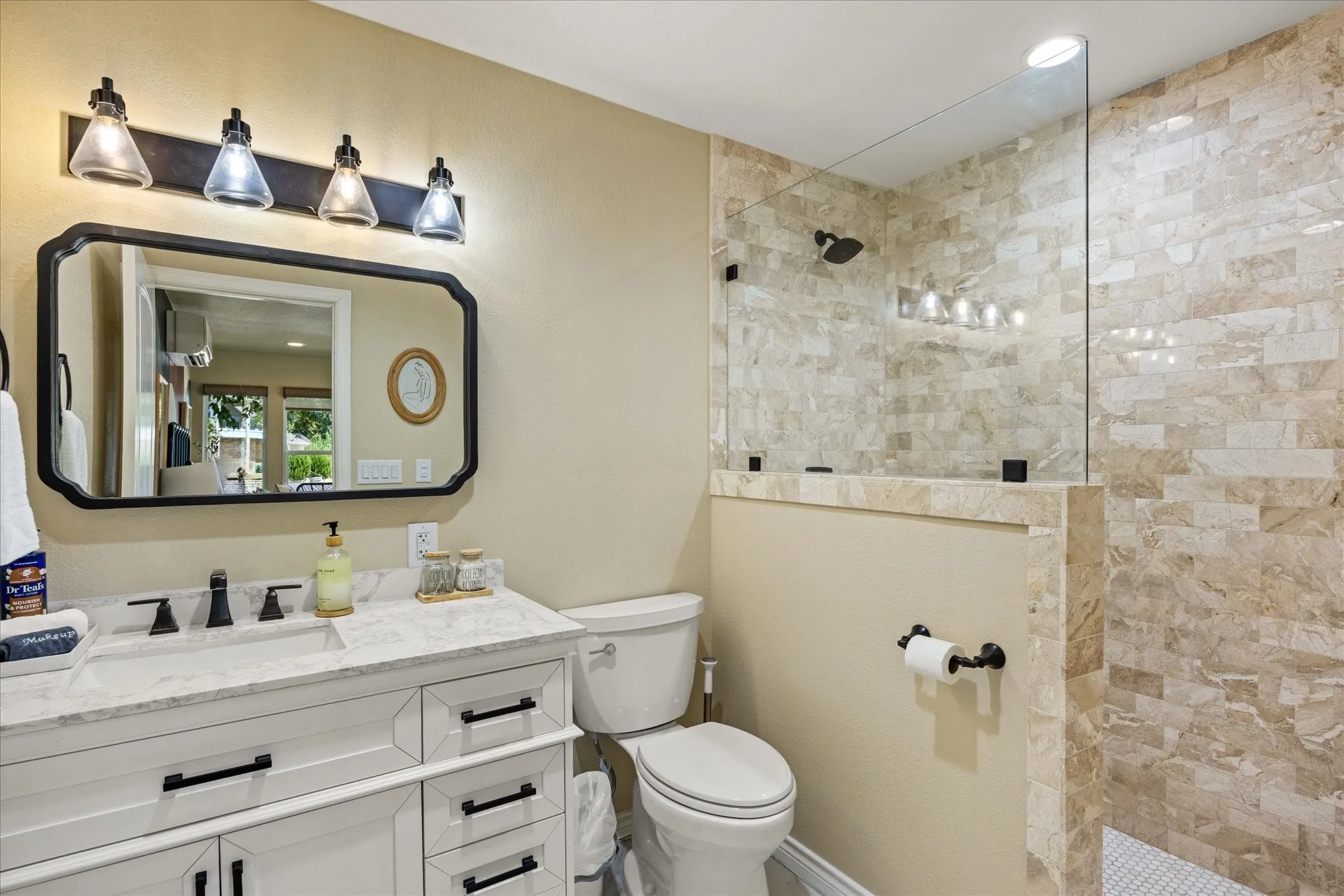 Single Family Residence For Sale in Hood County , 4100 Apache Trail Court, Granbury, Texas 76048, 3 Bedroom, 3 Bathroom, 3 Garage spaces, 2,256 Sqft, built in 2019, mls#21375252, Real Estate Agent in Granbury, Homes For Sale in Hood county, Homes For Sale in Granbury, Realtor in Granbury Texas, Real Estate Brokerage Independent Realty Texas, Luminita Cordes Realtor