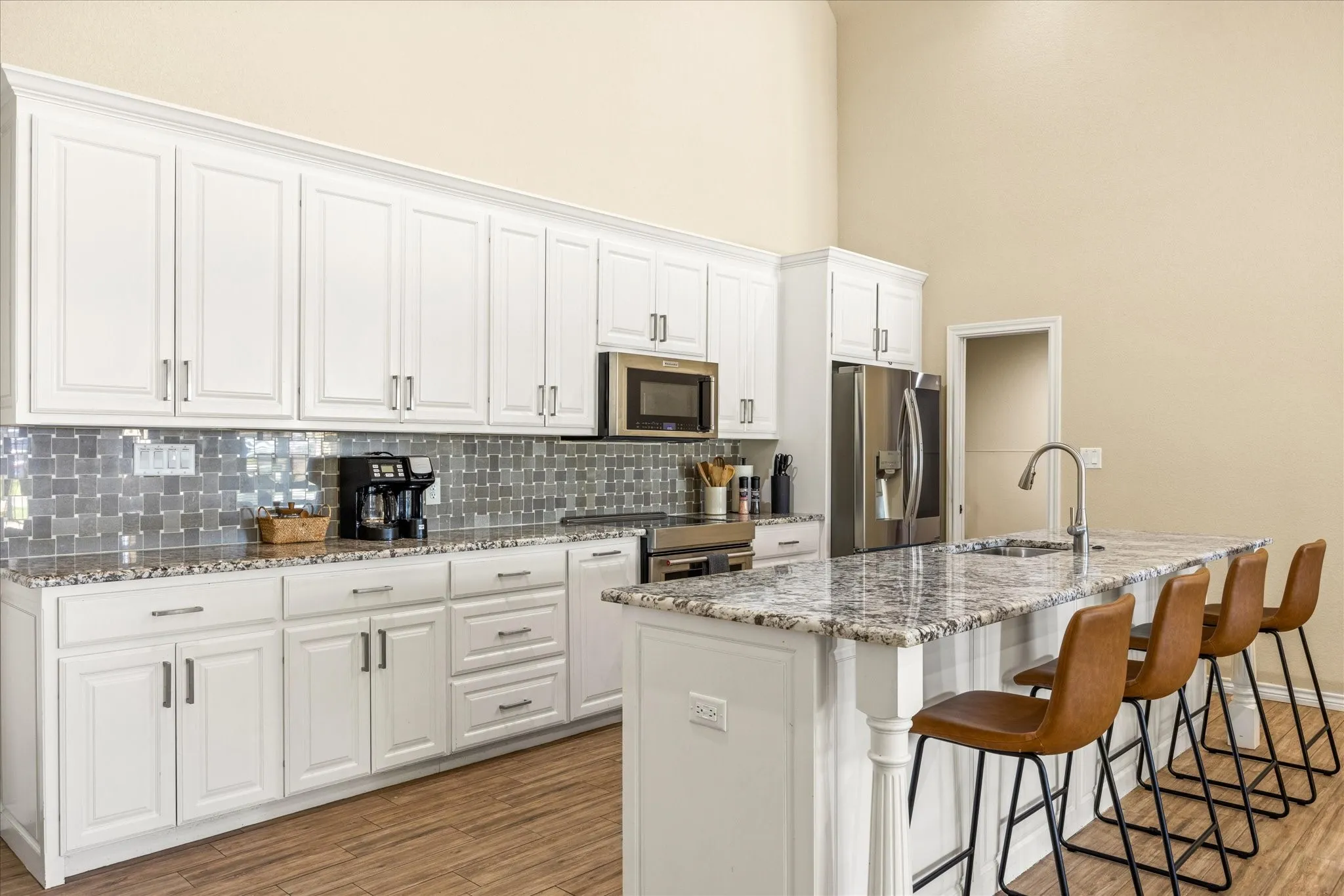 Single Family Residence For Sale in Hood County , 4100 Apache Trail Court, Granbury, Texas 76048, 3 Bedroom, 3 Bathroom, 3 Garage spaces, 2,256 Sqft, built in 2019, mls#21375252, Real Estate Agent in Granbury, Homes For Sale in Hood county, Homes For Sale in Granbury, Realtor in Granbury Texas, Real Estate Brokerage Independent Realty Texas, Luminita Cordes Realtor