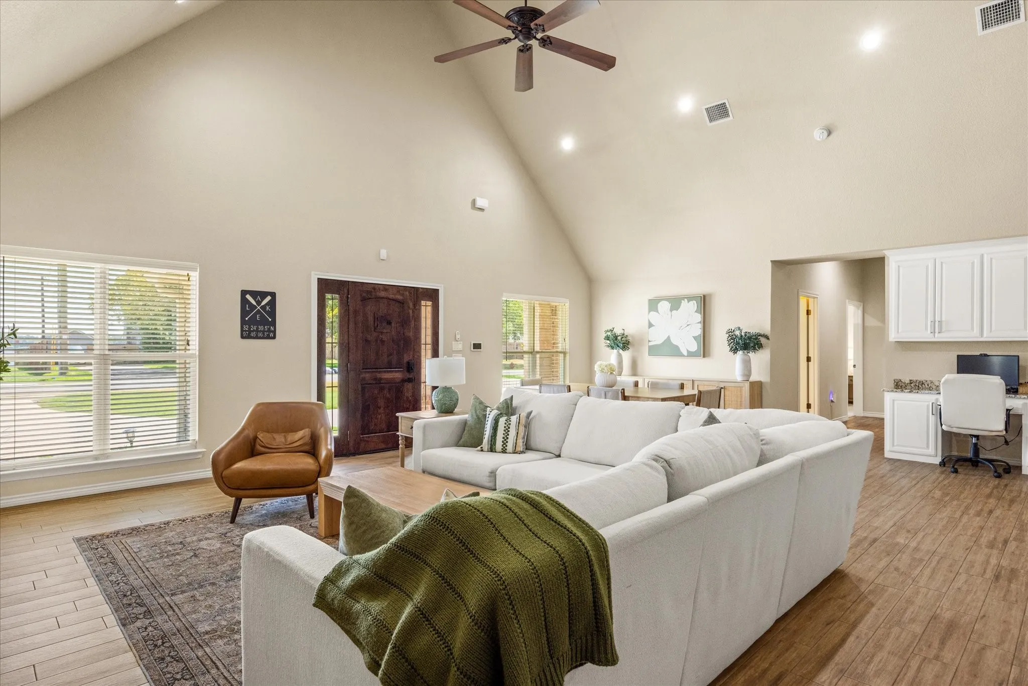 Single Family Residence For Sale in Hood County , 4100 Apache Trail Court, Granbury, Texas 76048, 3 Bedroom, 3 Bathroom, 3 Garage spaces, 2,256 Sqft, built in 2019, mls#21375252, Real Estate Agent in Granbury, Homes For Sale in Hood county, Homes For Sale in Granbury, Realtor in Granbury Texas, Real Estate Brokerage Independent Realty Texas, Luminita Cordes Realtor