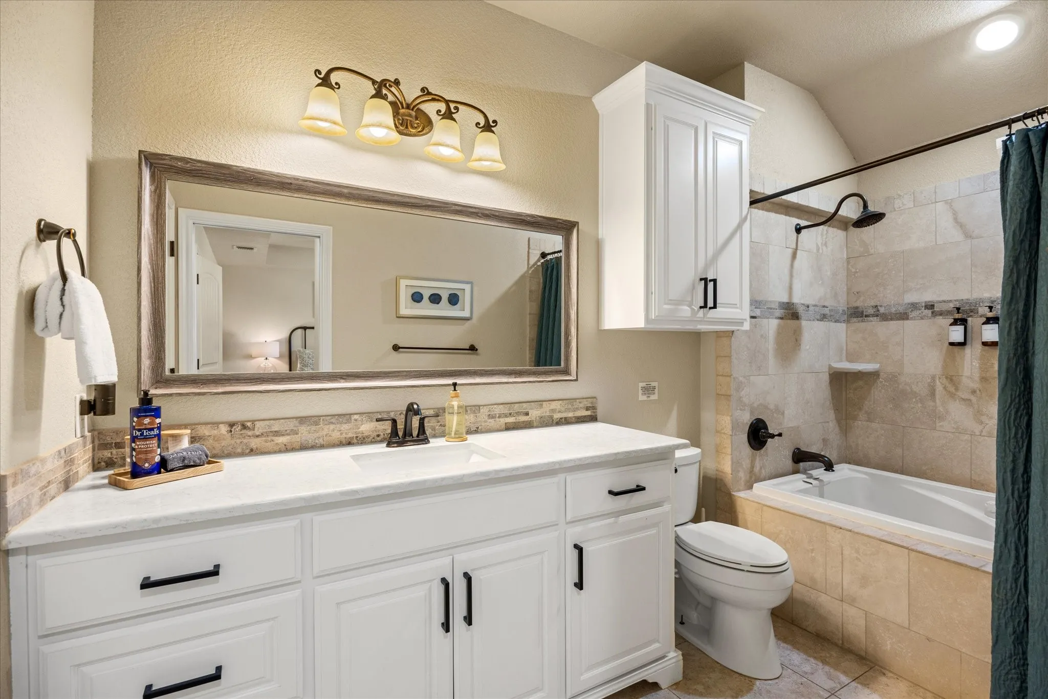 Single Family Residence For Sale in Hood County , 4100 Apache Trail Court, Granbury, Texas 76048, 3 Bedroom, 3 Bathroom, 3 Garage spaces, 2,256 Sqft, built in 2019, mls#21375252, Real Estate Agent in Granbury, Homes For Sale in Hood county, Homes For Sale in Granbury, Realtor in Granbury Texas, Real Estate Brokerage Independent Realty Texas, Luminita Cordes Realtor