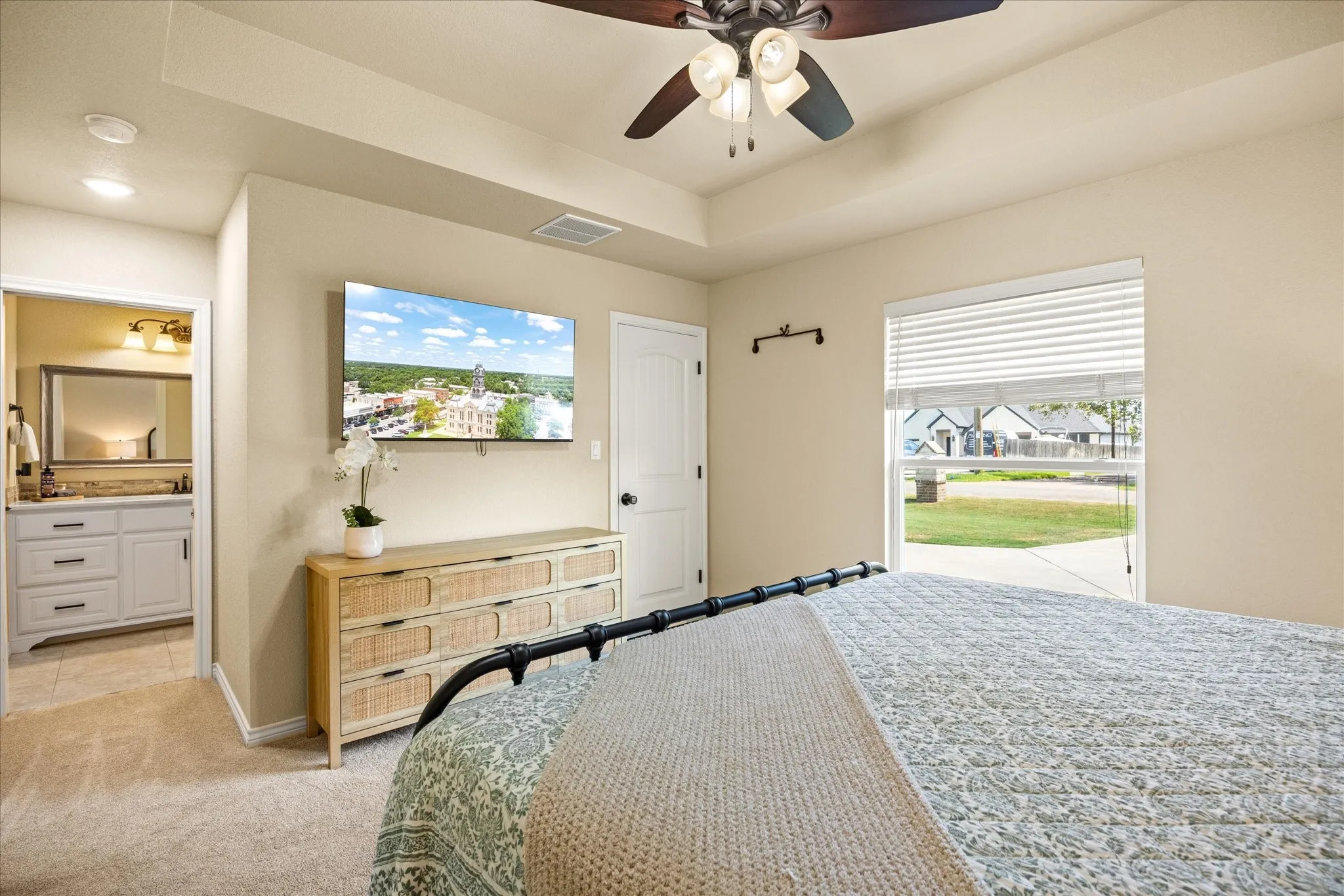 Single Family Residence For Sale in Hood County , 4100 Apache Trail Court, Granbury, Texas 76048, 3 Bedroom, 3 Bathroom, 3 Garage spaces, 2,256 Sqft, built in 2019, mls#21375252, Real Estate Agent in Granbury, Homes For Sale in Hood county, Homes For Sale in Granbury, Realtor in Granbury Texas, Real Estate Brokerage Independent Realty Texas, Luminita Cordes Realtor