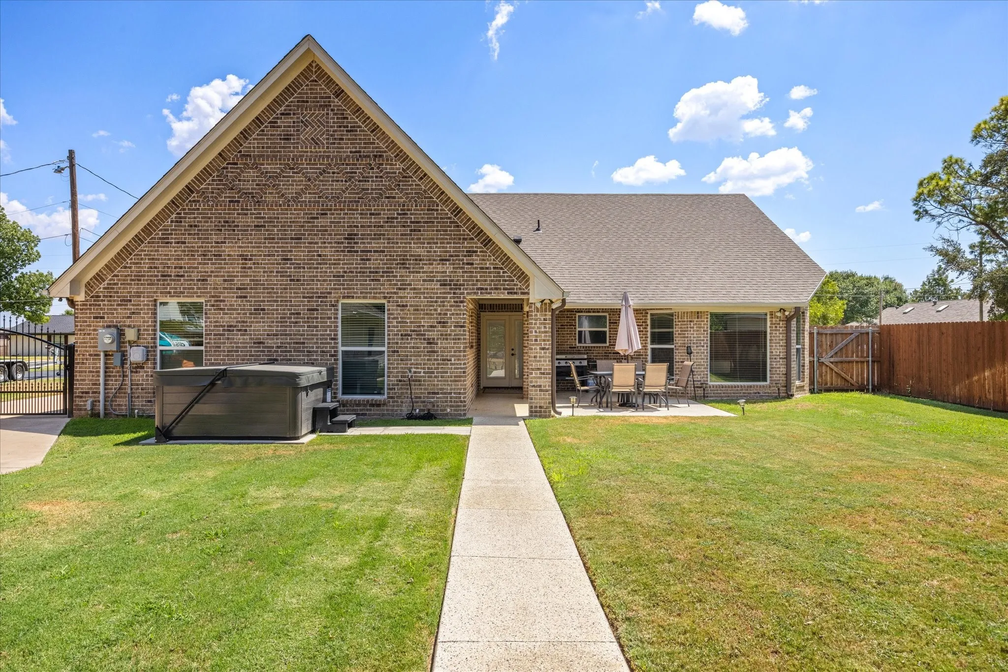 Single Family Residence For Sale in Hood County , 4100 Apache Trail Court, Granbury, Texas 76048, 3 Bedroom, 3 Bathroom, 3 Garage spaces, 2,256 Sqft, built in 2019, mls#21375252, Real Estate Agent in Granbury, Homes For Sale in Hood county, Homes For Sale in Granbury, Realtor in Granbury Texas, Real Estate Brokerage Independent Realty Texas, Luminita Cordes Realtor