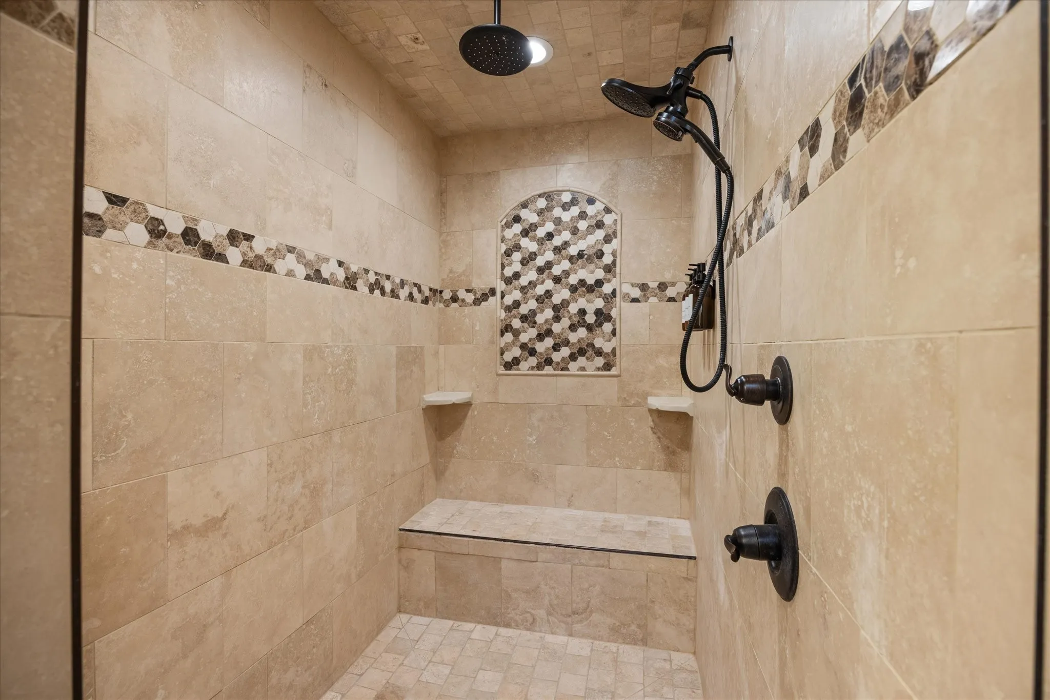 Single Family Residence For Sale in Hood County , 4100 Apache Trail Court, Granbury, Texas 76048, 3 Bedroom, 3 Bathroom, 3 Garage spaces, 2,256 Sqft, built in 2019, mls#21375252, Real Estate Agent in Granbury, Homes For Sale in Hood county, Homes For Sale in Granbury, Realtor in Granbury Texas, Real Estate Brokerage Independent Realty Texas, Luminita Cordes Realtor