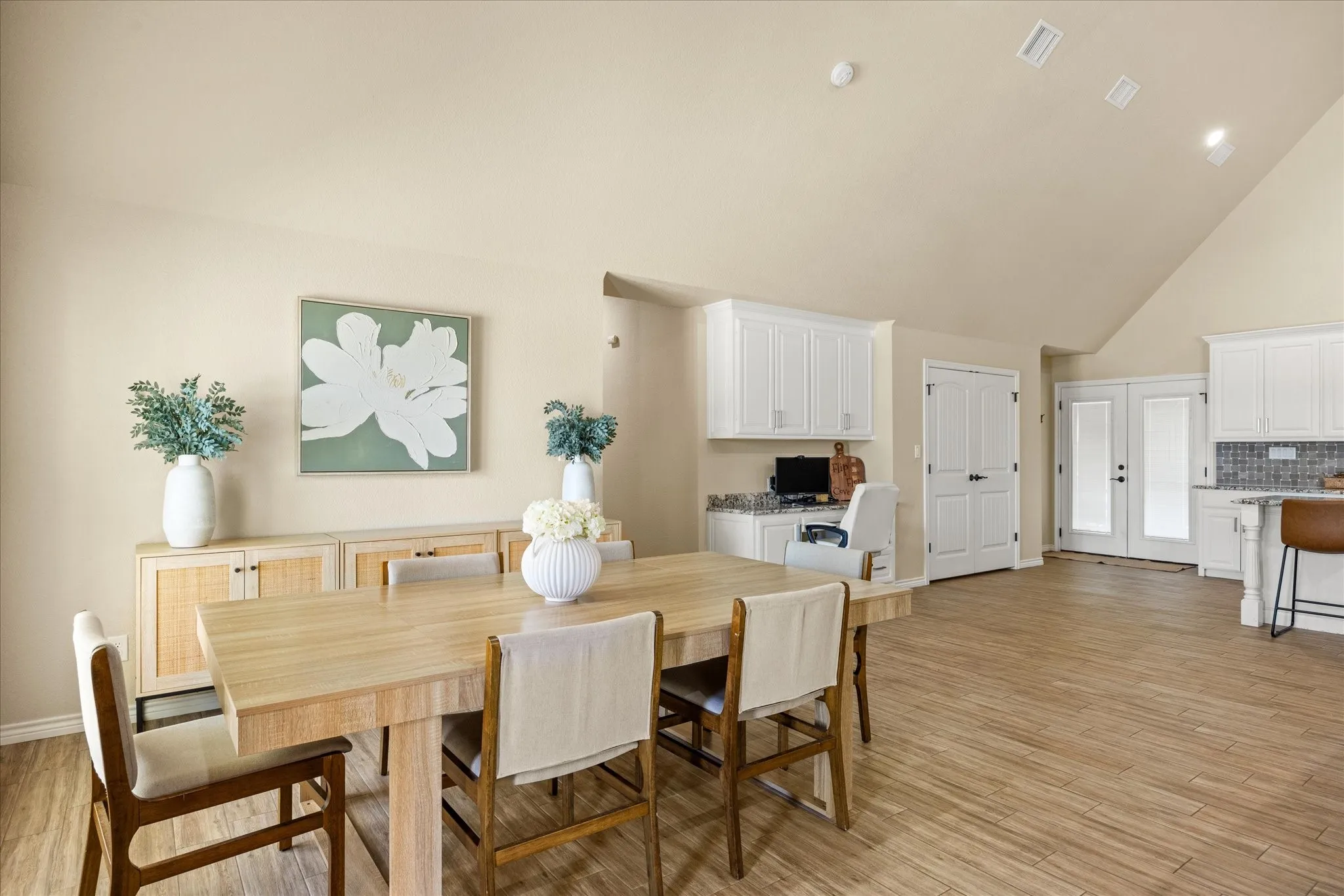 Single Family Residence For Sale in Hood County , 4100 Apache Trail Court, Granbury, Texas 76048, 3 Bedroom, 3 Bathroom, 3 Garage spaces, 2,256 Sqft, built in 2019, mls#21375252, Real Estate Agent in Granbury, Homes For Sale in Hood county, Homes For Sale in Granbury, Realtor in Granbury Texas, Real Estate Brokerage Independent Realty Texas, Luminita Cordes Realtor