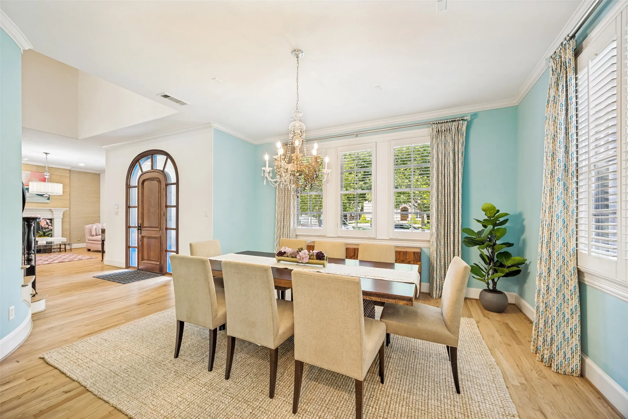 Single Family Residence For Rent in Dallas County , 4137 Southwestern Boulevard, University Park, Texas 75225, 4 Bedroom, 6 Bathroom, 2 Garage spaces, 4,309 Sqft, built in 1999, mls#21371952, Real Estate Agent in University Park, Homes For Rent in Dallas county, Homes For Rent in University Park, Realtor in University Park Texas, Real Estate Brokerage Independent Realty Texas, Luminita Cordes Realtor