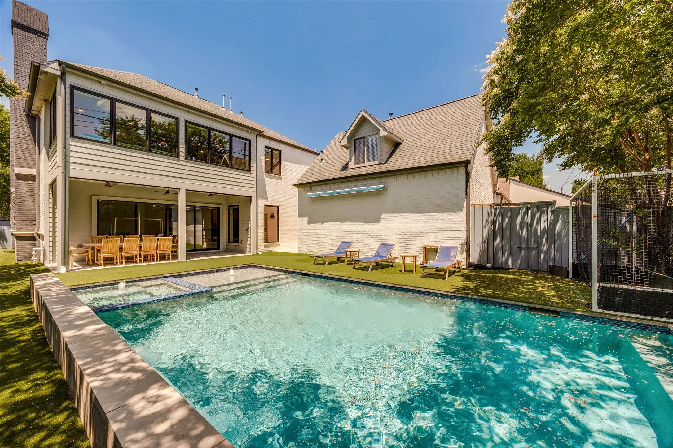 Single Family Residence For Rent in Dallas County , 4137 Southwestern Boulevard, University Park, Texas 75225, 4 Bedroom, 6 Bathroom, 2 Garage spaces, 4,309 Sqft, built in 1999, mls#21371952, Real Estate Agent in University Park, Homes For Rent in Dallas county, Homes For Rent in University Park, Realtor in University Park Texas, Real Estate Brokerage Independent Realty Texas, Luminita Cordes Realtor