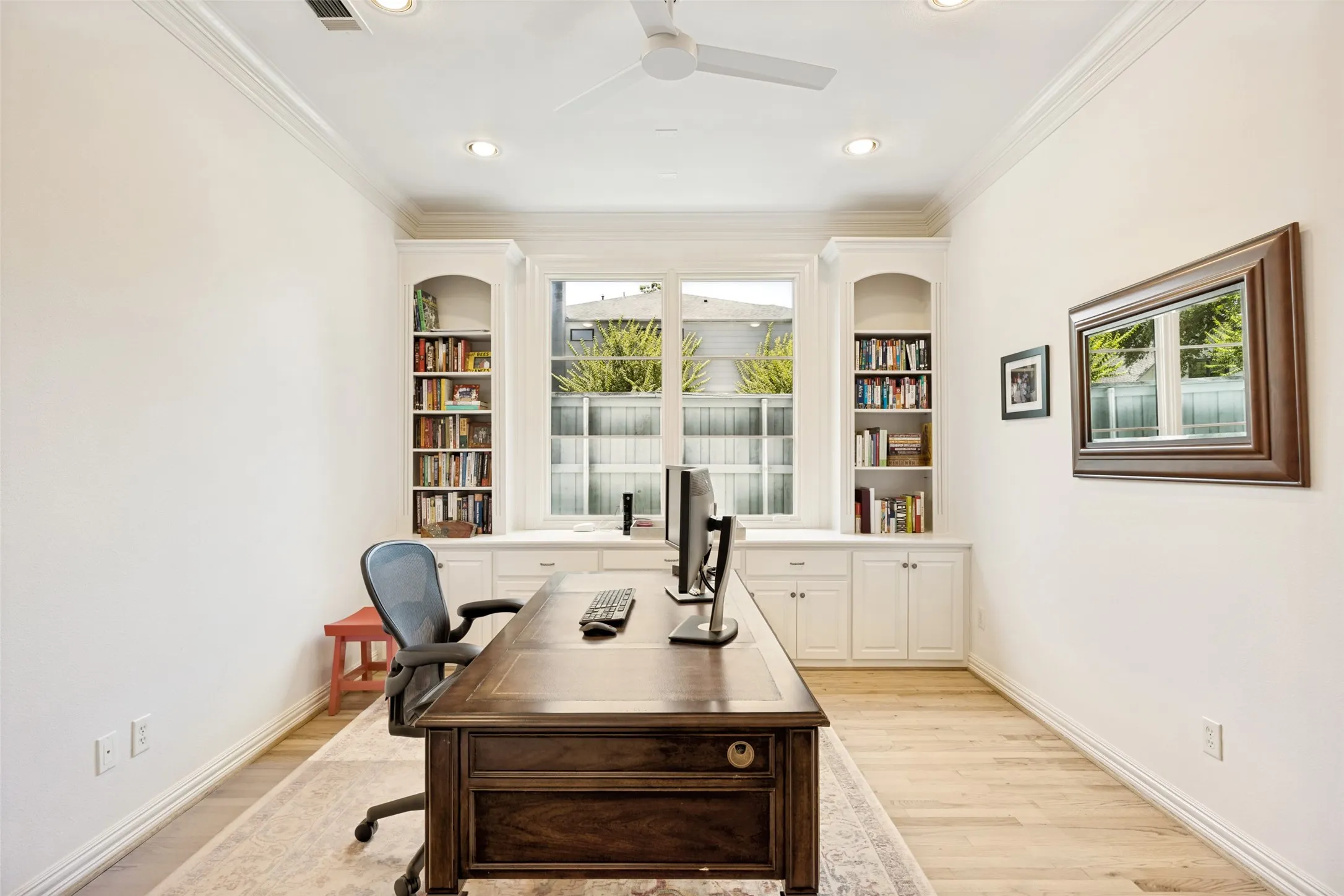 Single Family Residence For Rent in Dallas County , 4137 Southwestern Boulevard, University Park, Texas 75225, 4 Bedroom, 6 Bathroom, 2 Garage spaces, 4,309 Sqft, built in 1999, mls#21371952, Real Estate Agent in University Park, Homes For Rent in Dallas county, Homes For Rent in University Park, Realtor in University Park Texas, Real Estate Brokerage Independent Realty Texas, Luminita Cordes Realtor
