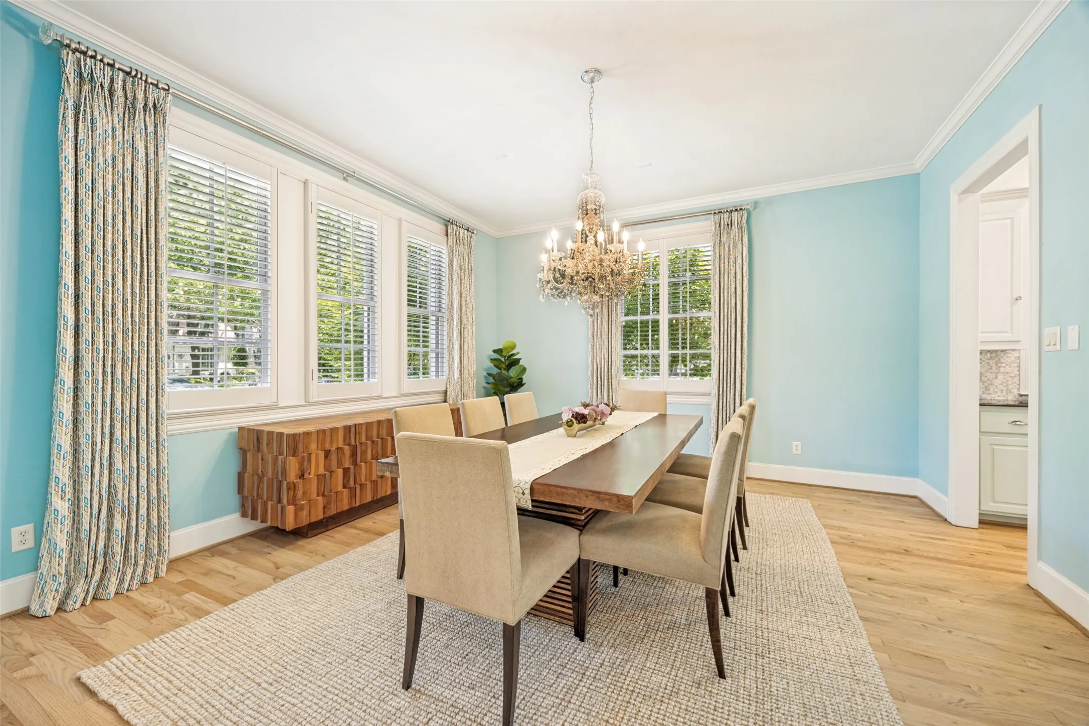 Single Family Residence For Rent in Dallas County , 4137 Southwestern Boulevard, University Park, Texas 75225, 4 Bedroom, 6 Bathroom, 2 Garage spaces, 4,309 Sqft, built in 1999, mls#21371952, Real Estate Agent in University Park, Homes For Rent in Dallas county, Homes For Rent in University Park, Realtor in University Park Texas, Real Estate Brokerage Independent Realty Texas, Luminita Cordes Realtor