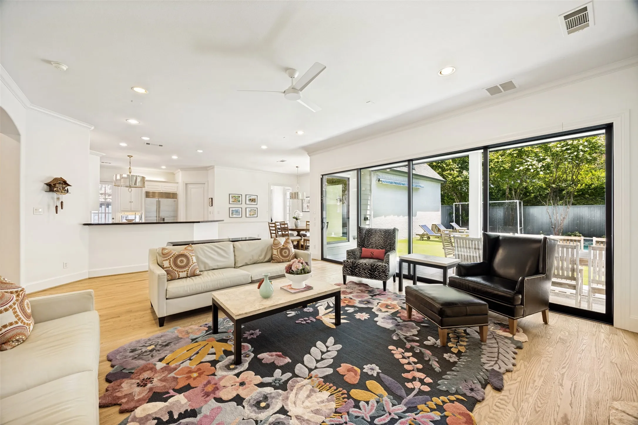 Single Family Residence For Rent in Dallas County , 4137 Southwestern Boulevard, University Park, Texas 75225, 4 Bedroom, 6 Bathroom, 2 Garage spaces, 4,309 Sqft, built in 1999, mls#21371952, Real Estate Agent in University Park, Homes For Rent in Dallas county, Homes For Rent in University Park, Realtor in University Park Texas, Real Estate Brokerage Independent Realty Texas, Luminita Cordes Realtor