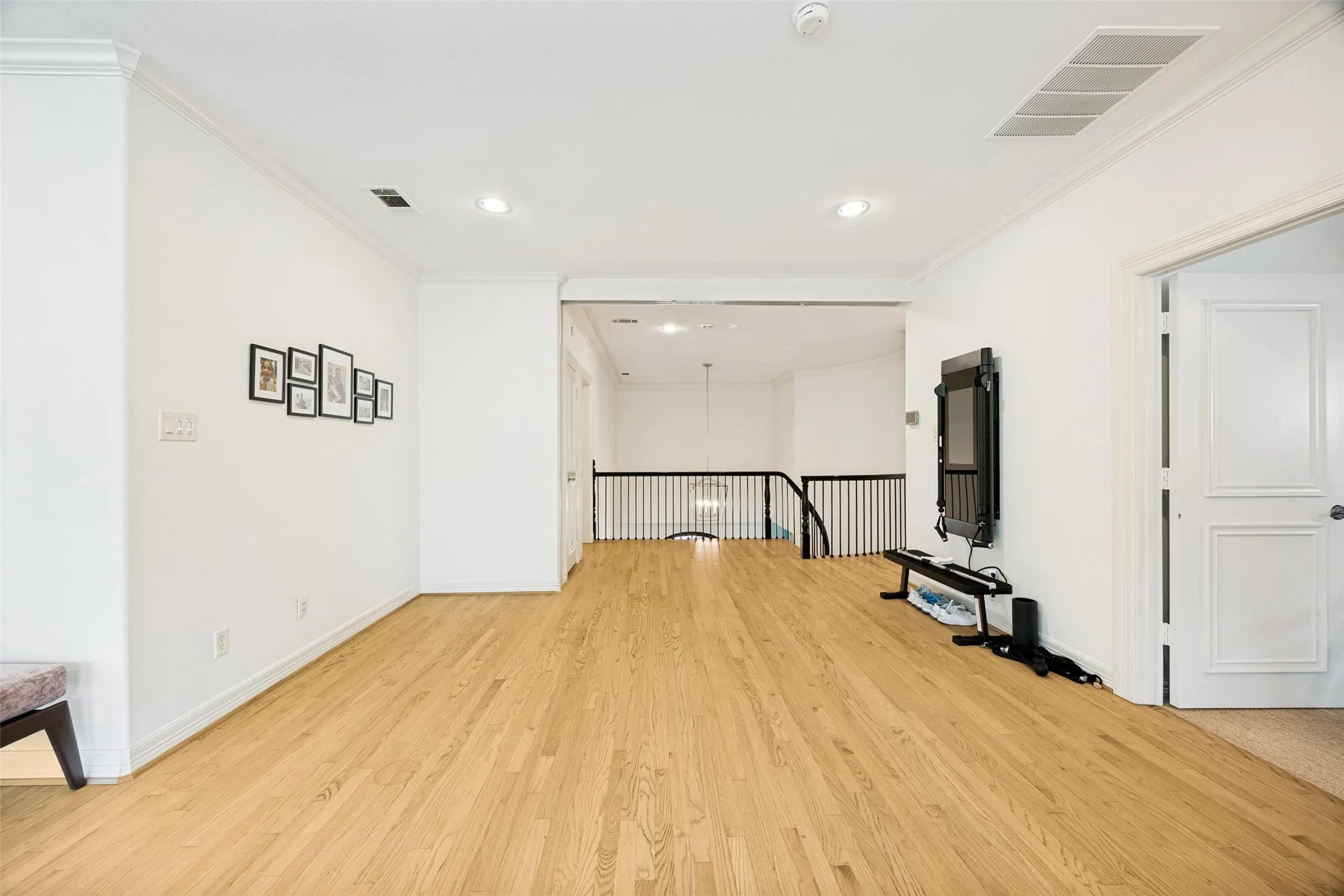 Single Family Residence For Rent in Dallas County , 4137 Southwestern Boulevard, University Park, Texas 75225, 4 Bedroom, 6 Bathroom, 2 Garage spaces, 4,309 Sqft, built in 1999, mls#21371952, Real Estate Agent in University Park, Homes For Rent in Dallas county, Homes For Rent in University Park, Realtor in University Park Texas, Real Estate Brokerage Independent Realty Texas, Luminita Cordes Realtor