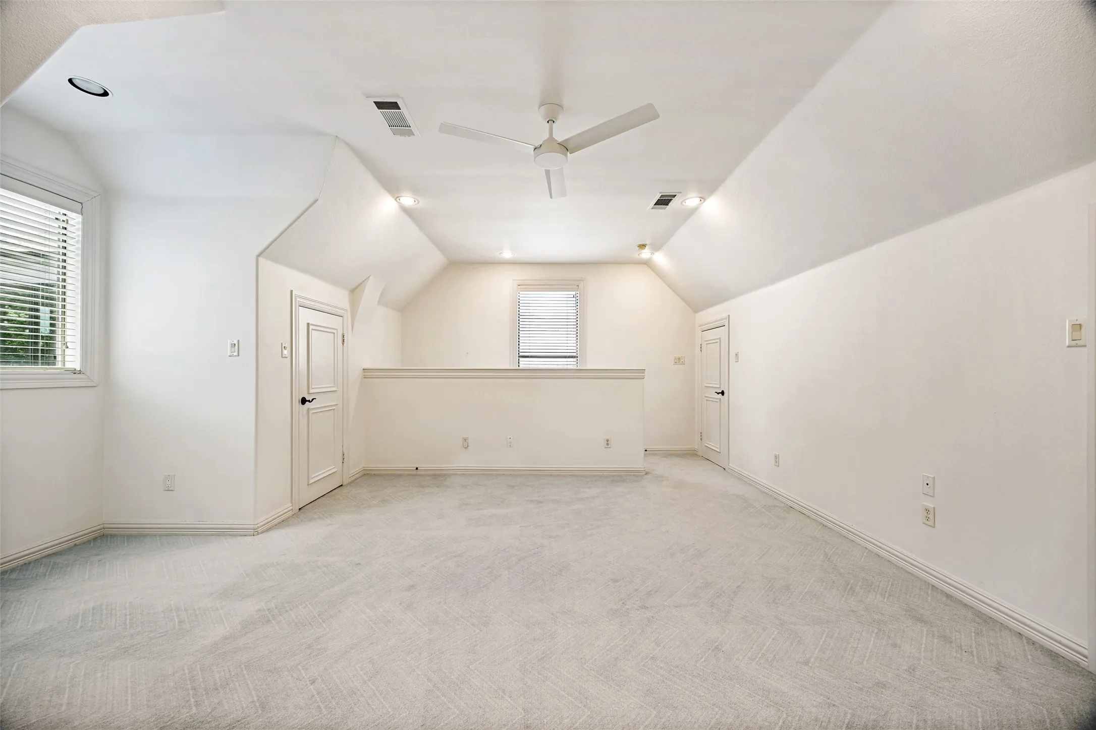 Single Family Residence For Rent in Dallas County , 4137 Southwestern Boulevard, University Park, Texas 75225, 4 Bedroom, 6 Bathroom, 2 Garage spaces, 4,309 Sqft, built in 1999, mls#21371952, Real Estate Agent in University Park, Homes For Rent in Dallas county, Homes For Rent in University Park, Realtor in University Park Texas, Real Estate Brokerage Independent Realty Texas, Luminita Cordes Realtor