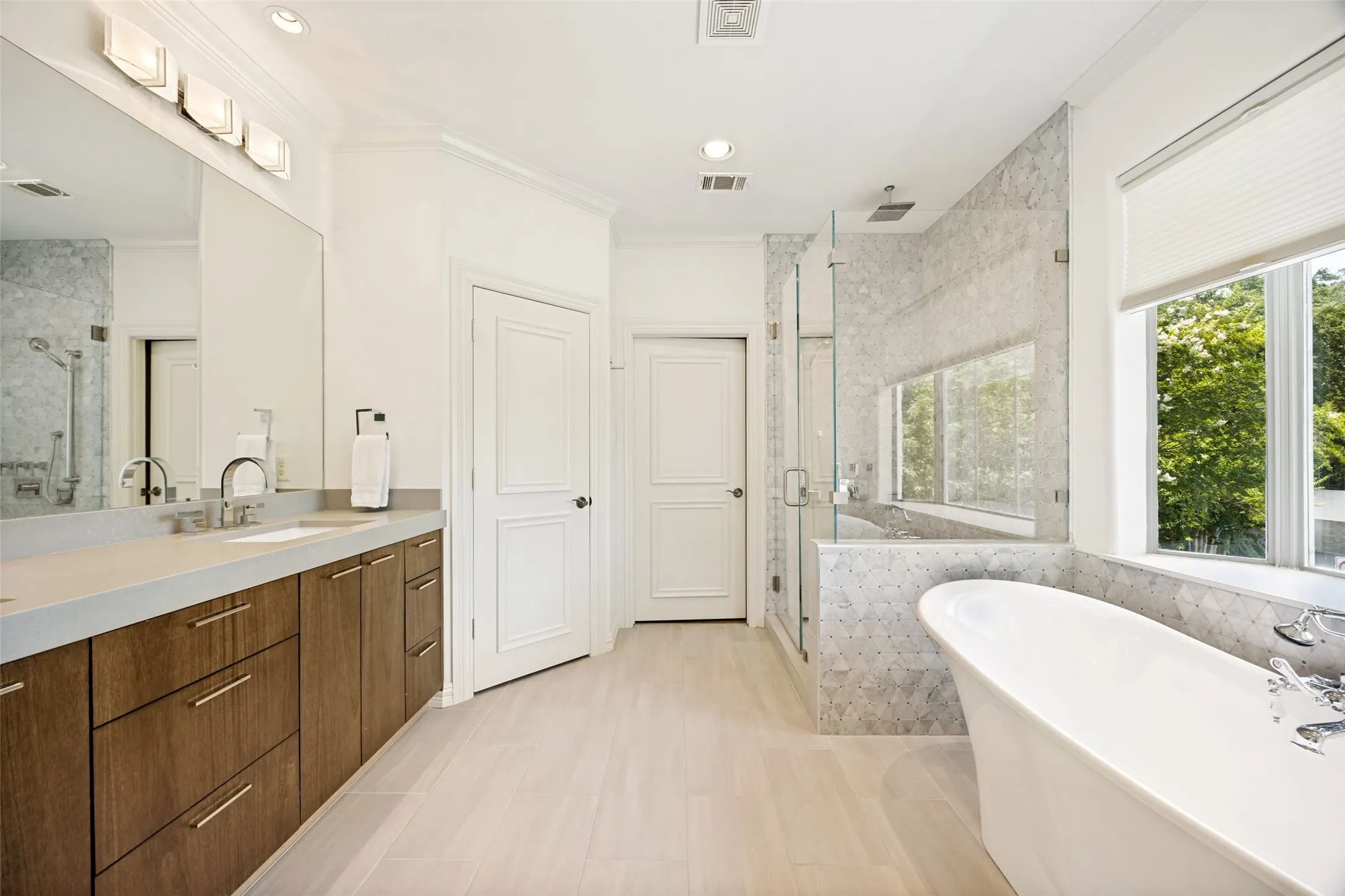 Single Family Residence For Rent in Dallas County , 4137 Southwestern Boulevard, University Park, Texas 75225, 4 Bedroom, 6 Bathroom, 2 Garage spaces, 4,309 Sqft, built in 1999, mls#21371952, Real Estate Agent in University Park, Homes For Rent in Dallas county, Homes For Rent in University Park, Realtor in University Park Texas, Real Estate Brokerage Independent Realty Texas, Luminita Cordes Realtor