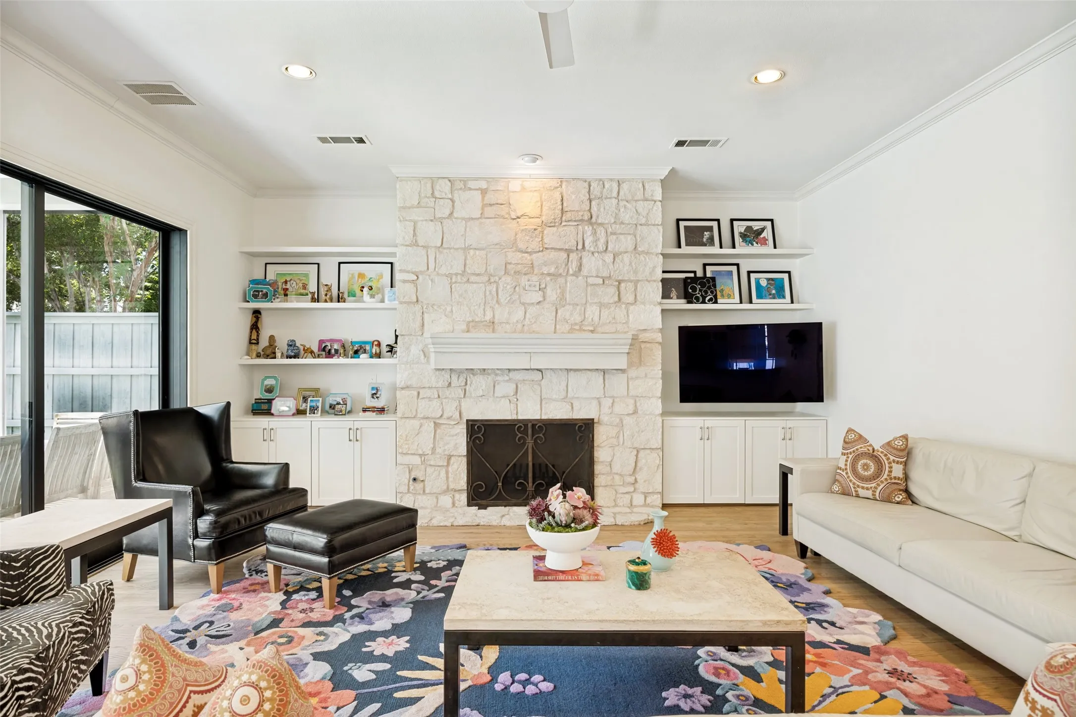 Single Family Residence For Rent in Dallas County , 4137 Southwestern Boulevard, University Park, Texas 75225, 4 Bedroom, 6 Bathroom, 2 Garage spaces, 4,309 Sqft, built in 1999, mls#21371952, Real Estate Agent in University Park, Homes For Rent in Dallas county, Homes For Rent in University Park, Realtor in University Park Texas, Real Estate Brokerage Independent Realty Texas, Luminita Cordes Realtor