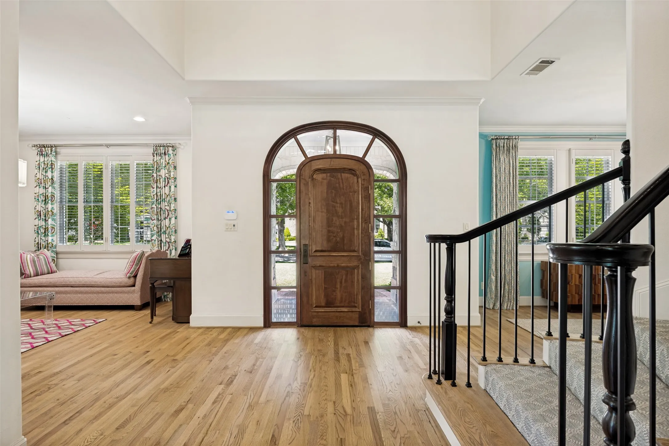 Single Family Residence For Rent in Dallas County , 4137 Southwestern Boulevard, University Park, Texas 75225, 4 Bedroom, 6 Bathroom, 2 Garage spaces, 4,309 Sqft, built in 1999, mls#21371952, Real Estate Agent in University Park, Homes For Rent in Dallas county, Homes For Rent in University Park, Realtor in University Park Texas, Real Estate Brokerage Independent Realty Texas, Luminita Cordes Realtor