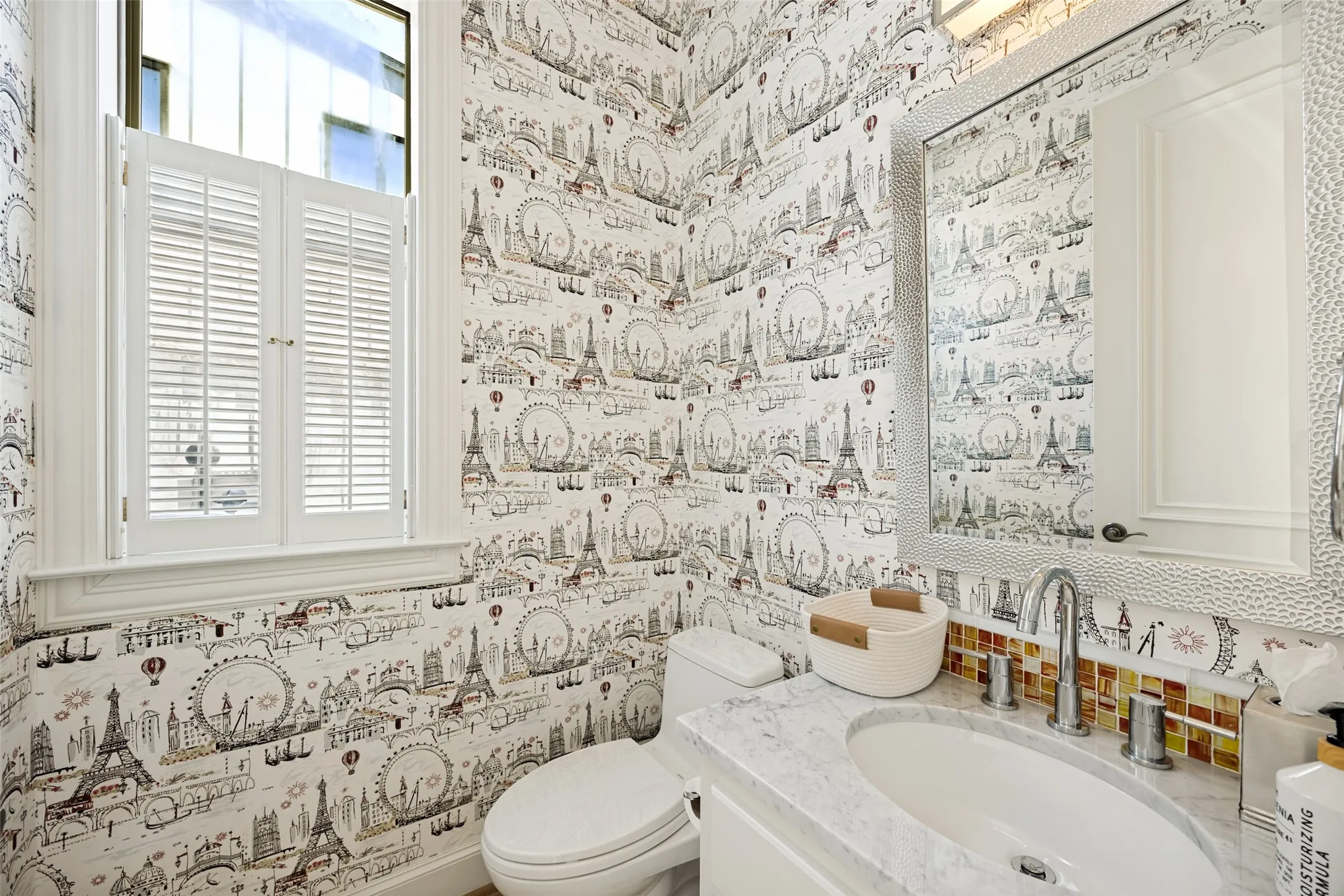 Single Family Residence For Rent in Dallas County , 4137 Southwestern Boulevard, University Park, Texas 75225, 4 Bedroom, 6 Bathroom, 2 Garage spaces, 4,309 Sqft, built in 1999, mls#21371952, Real Estate Agent in University Park, Homes For Rent in Dallas county, Homes For Rent in University Park, Realtor in University Park Texas, Real Estate Brokerage Independent Realty Texas, Luminita Cordes Realtor