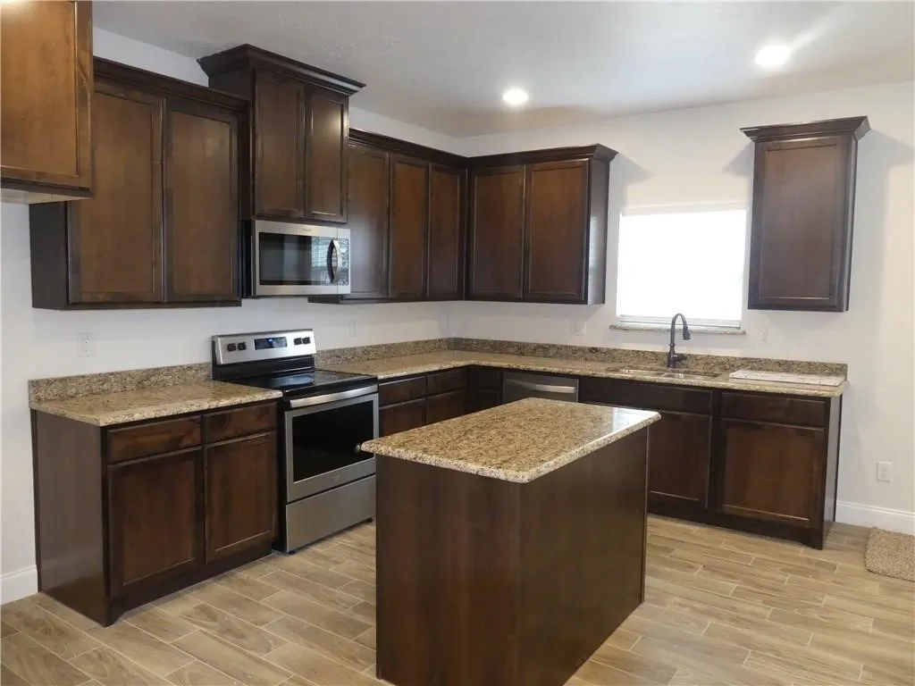 Single Family Residence For Rent in Hunt County , 1122 Oneal Street, Greenville, Texas 75401, 3 Bedroom, 2 Bathroom, 1 Garage spaces, 1,470 Sqft, built in 2019, mls#21375414, Real Estate Agent in Greenville, Homes For Rent in Hunt county, Homes For Rent in Greenville, Realtor in Greenville Texas, Real Estate Brokerage Independent Realty Texas, Luminita Cordes Realtor