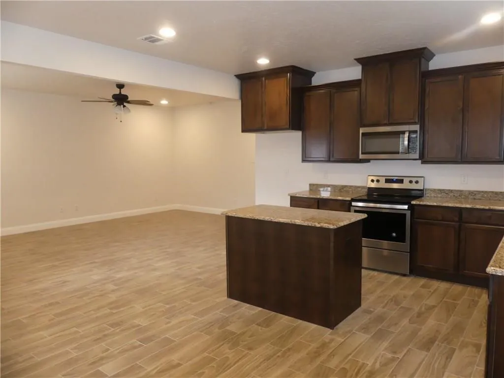Single Family Residence For Rent in Hunt County , 1122 Oneal Street, Greenville, Texas 75401, 3 Bedroom, 2 Bathroom, 1 Garage spaces, 1,470 Sqft, built in 2019, mls#21375414, Real Estate Agent in Greenville, Homes For Rent in Hunt county, Homes For Rent in Greenville, Realtor in Greenville Texas, Real Estate Brokerage Independent Realty Texas, Luminita Cordes Realtor