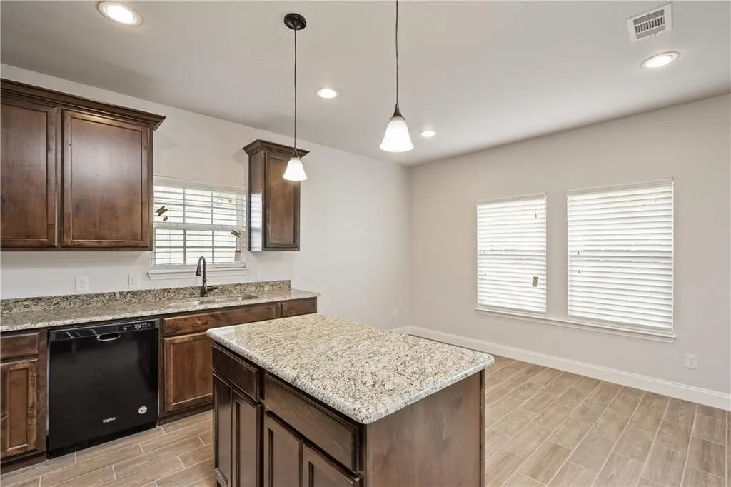 Single Family Residence For Rent in Hunt County , 1122 Oneal Street, Greenville, Texas 75401, 3 Bedroom, 2 Bathroom, 1 Garage spaces, 1,470 Sqft, built in 2019, mls#21375414, Real Estate Agent in Greenville, Homes For Rent in Hunt county, Homes For Rent in Greenville, Realtor in Greenville Texas, Real Estate Brokerage Independent Realty Texas, Luminita Cordes Realtor